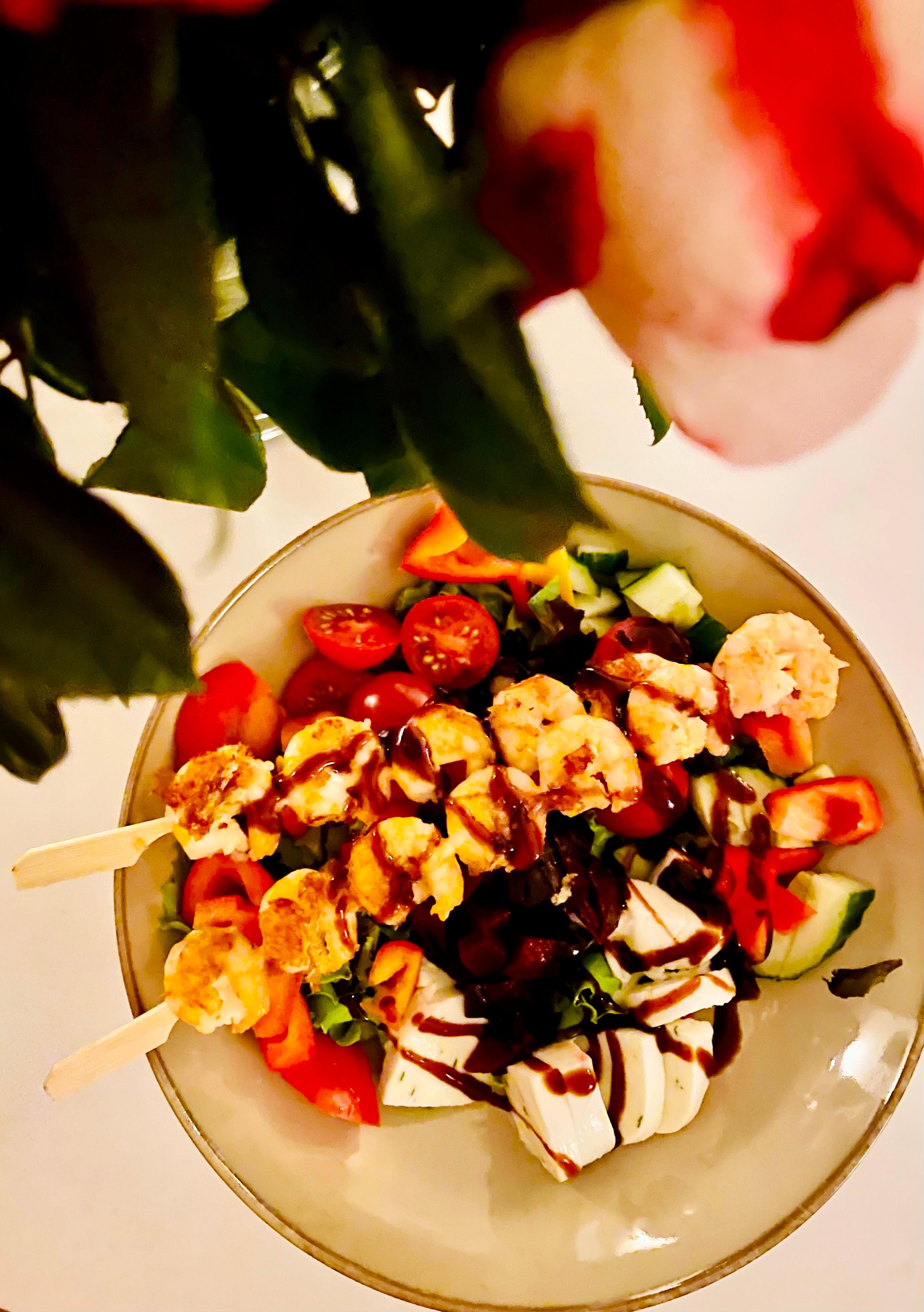 Ein leichter Salat mit Garnelen geht ja eigentlich immer zum Mittag #lunchtime #foodchallenge