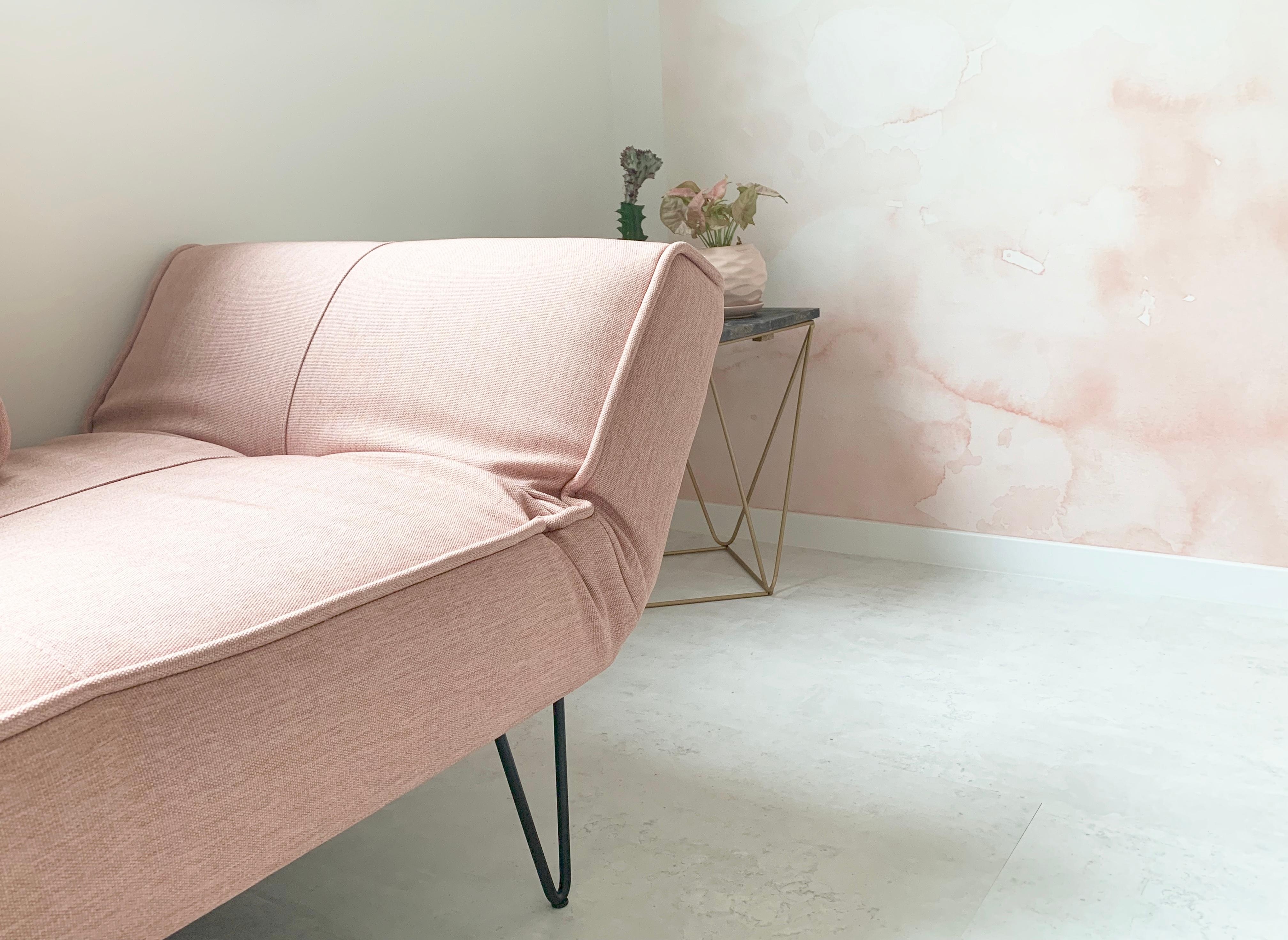 Ein Mädchenzimmer in pastell rosa #livingchallenge #sofa
