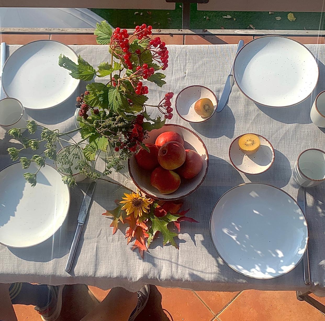 Ein perfekter Tag startet mit einem tollen Frühstück auf dem Balkon.🍂🍁
#tischdeko #herbstdeko #frühstück #geschirr