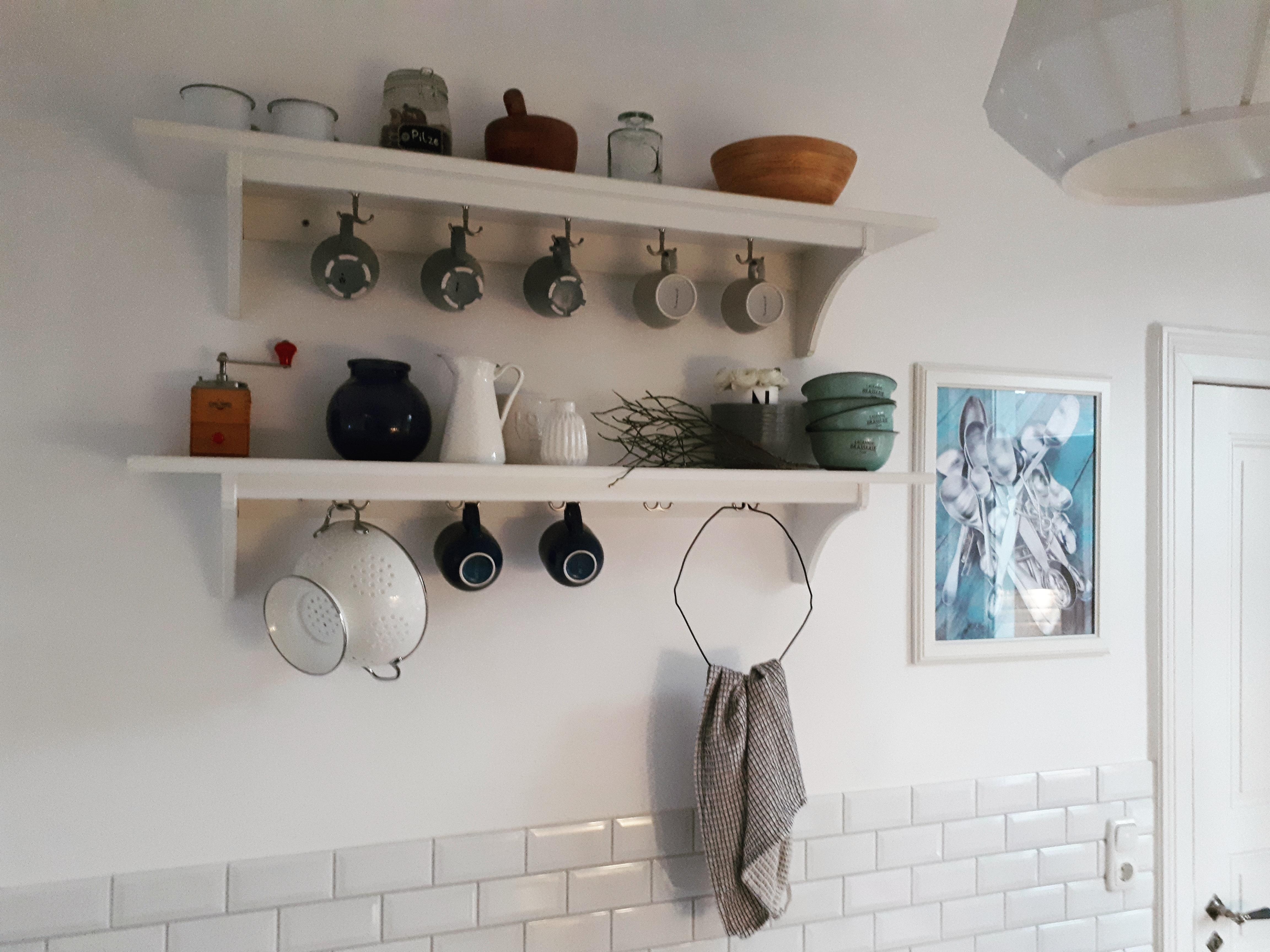 Ein Regal für die liebsten Schätze in der Küche #kleineKüche