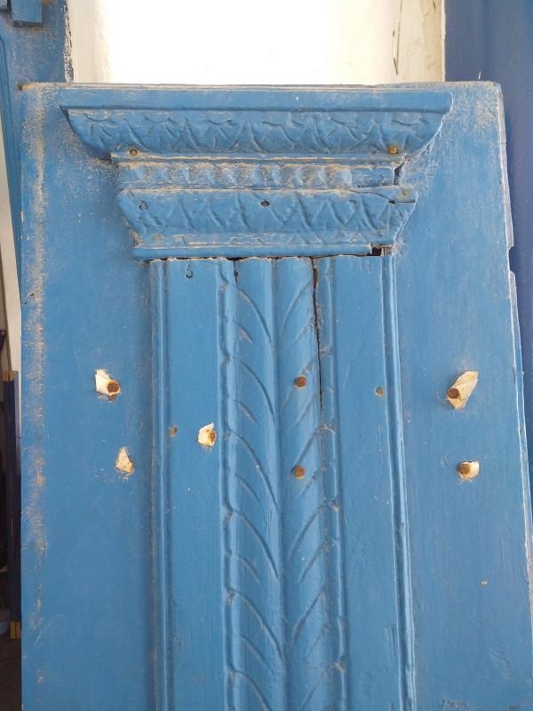 Ein Schatz, diese alte Tür! Und 
 - 'juchuh' - die Farbe darf laut Archäologen geändert werden #tür #eingang