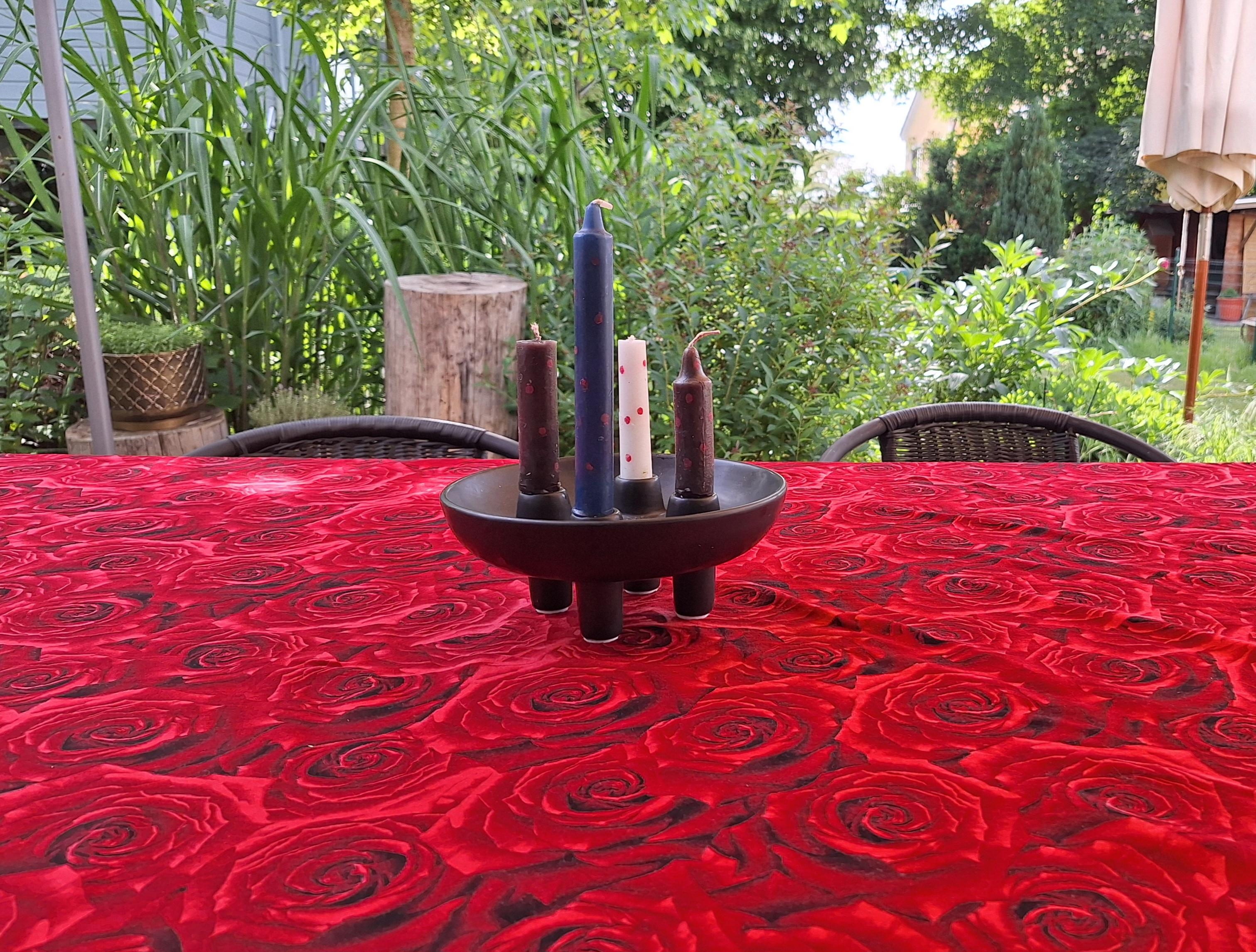 .Ein Stück Stoff.
#RosenimGarten #Rosen #Stoffrest #RosenaufdemTisch #Terasse