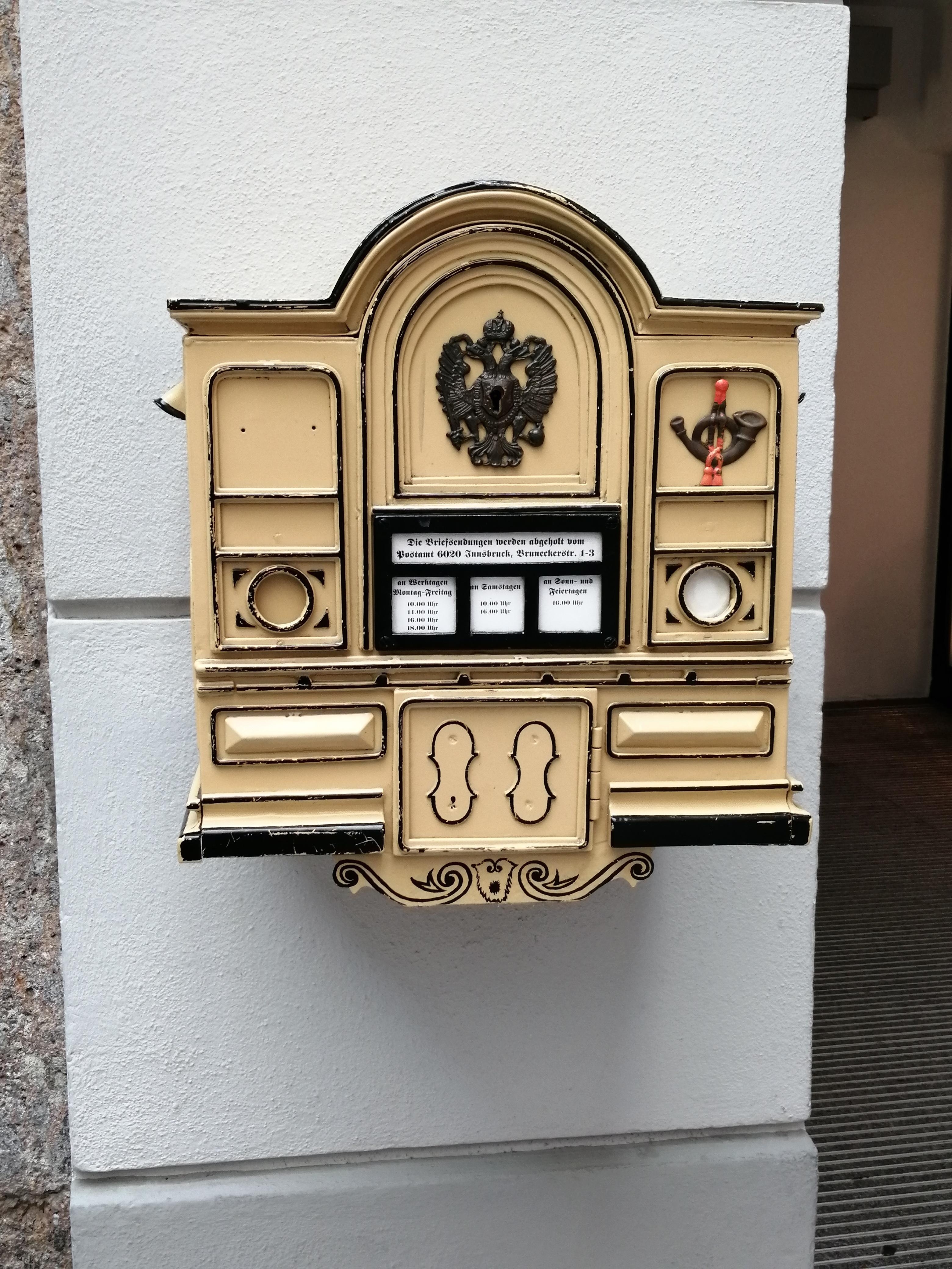 Ein toller Briefkasten in Innsbruck!
Ein Unikat:)
