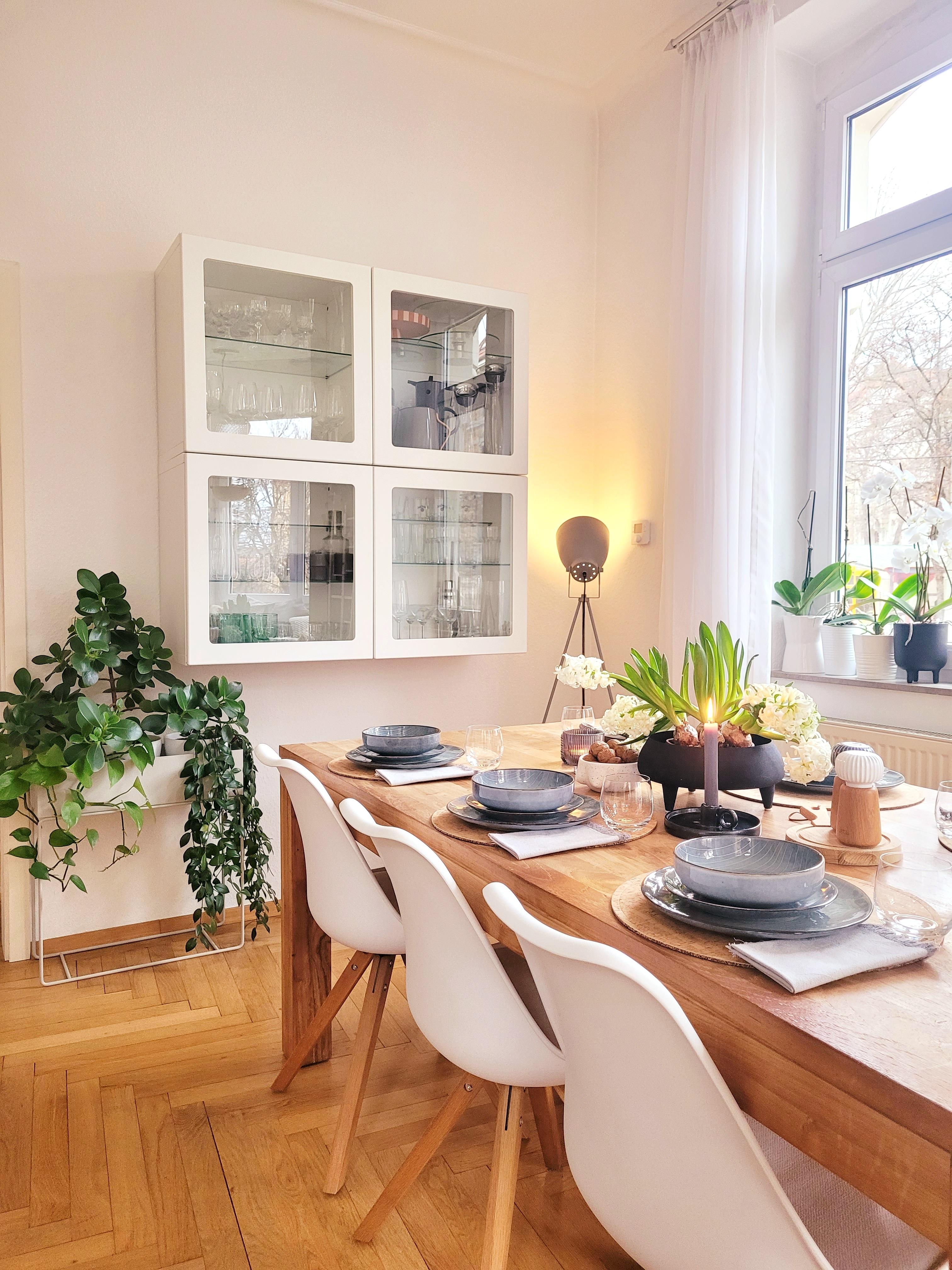 Ein tolles dinner Wochenende!
#Altbau 
#gedeckter Tisch 
#livingroom 
#esstisch 
#skandi 
