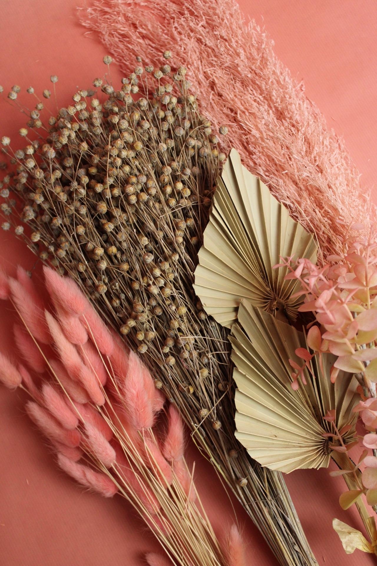 Ein Traum in Rosa ist diese Trockenblumen-Box. Perfekt für deine nächste #kreativzeit

#trockenblumen #vasenglueck