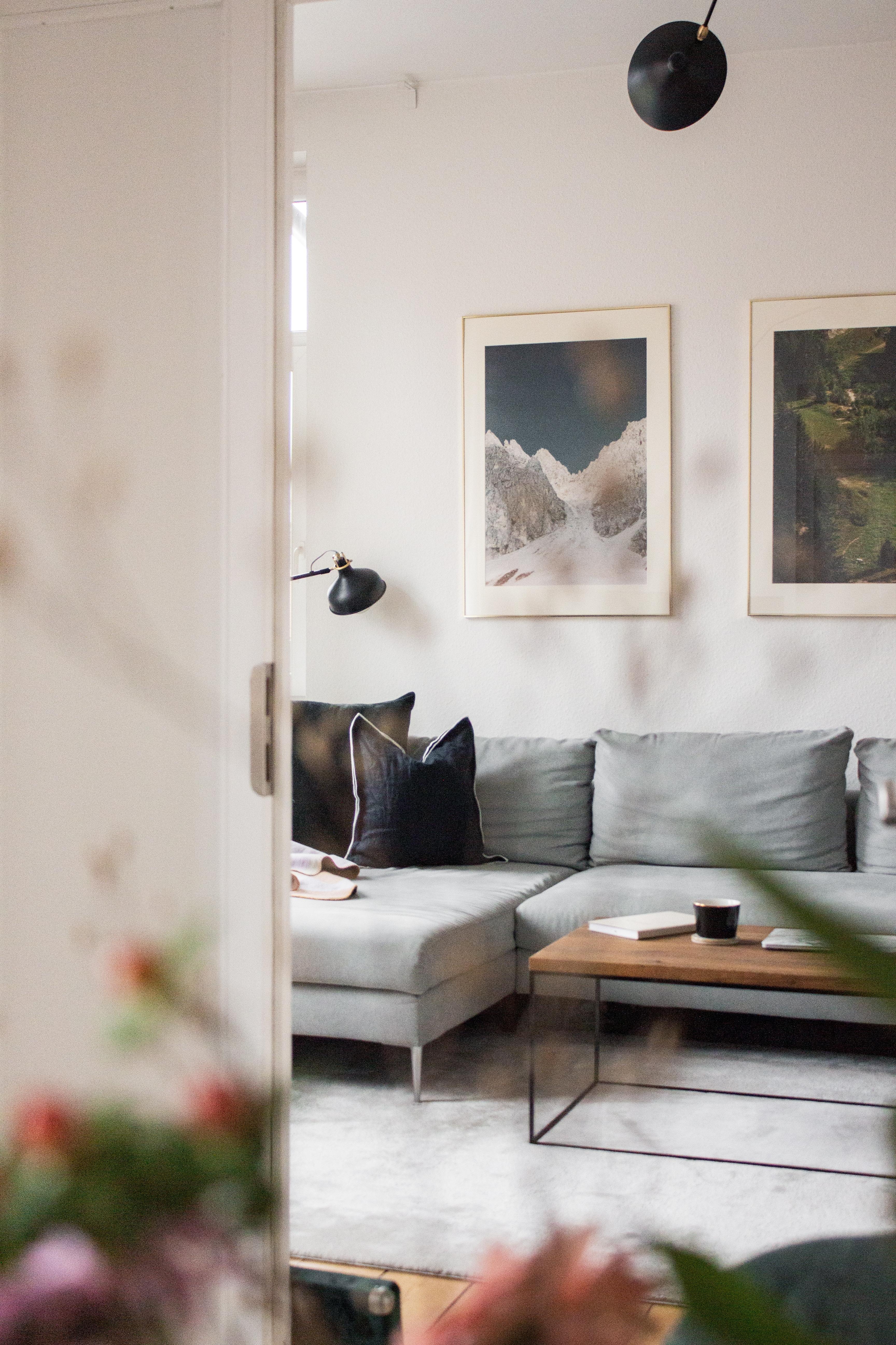 #einblick #livingroom #wohnzimmer #couch #cozyvibes #altbauwohnung #altbauliebe 
