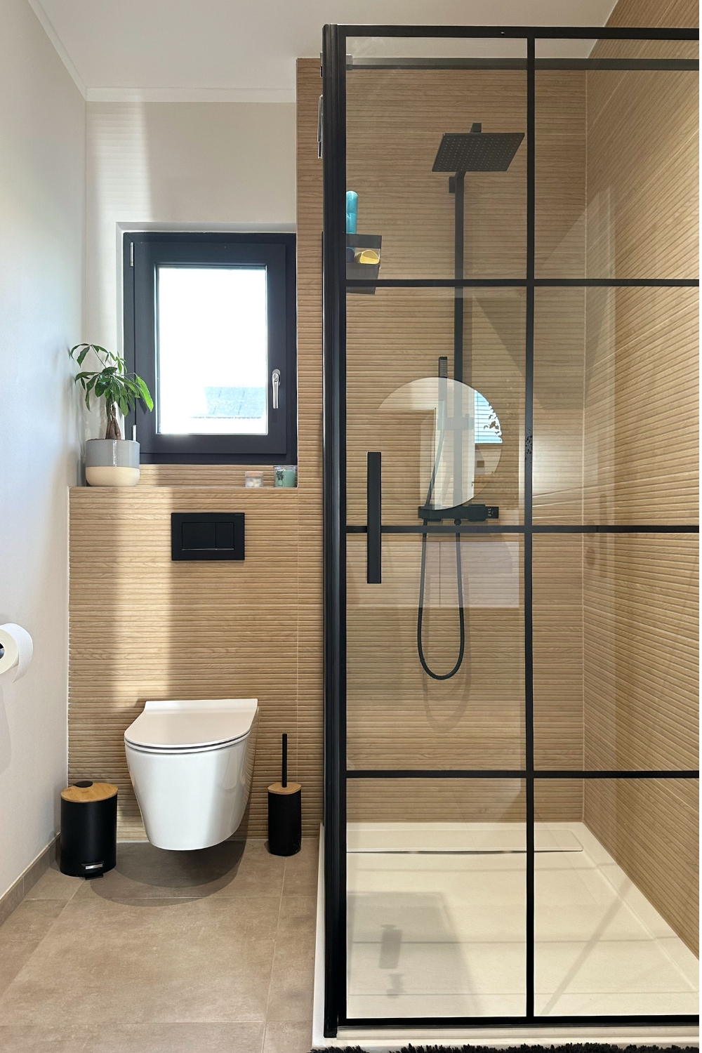 Einblicke in unser Gäste Badezimmer mit Dusche 
#kleinesbad #gästebad #hausbau #holzfliesen #gästewc