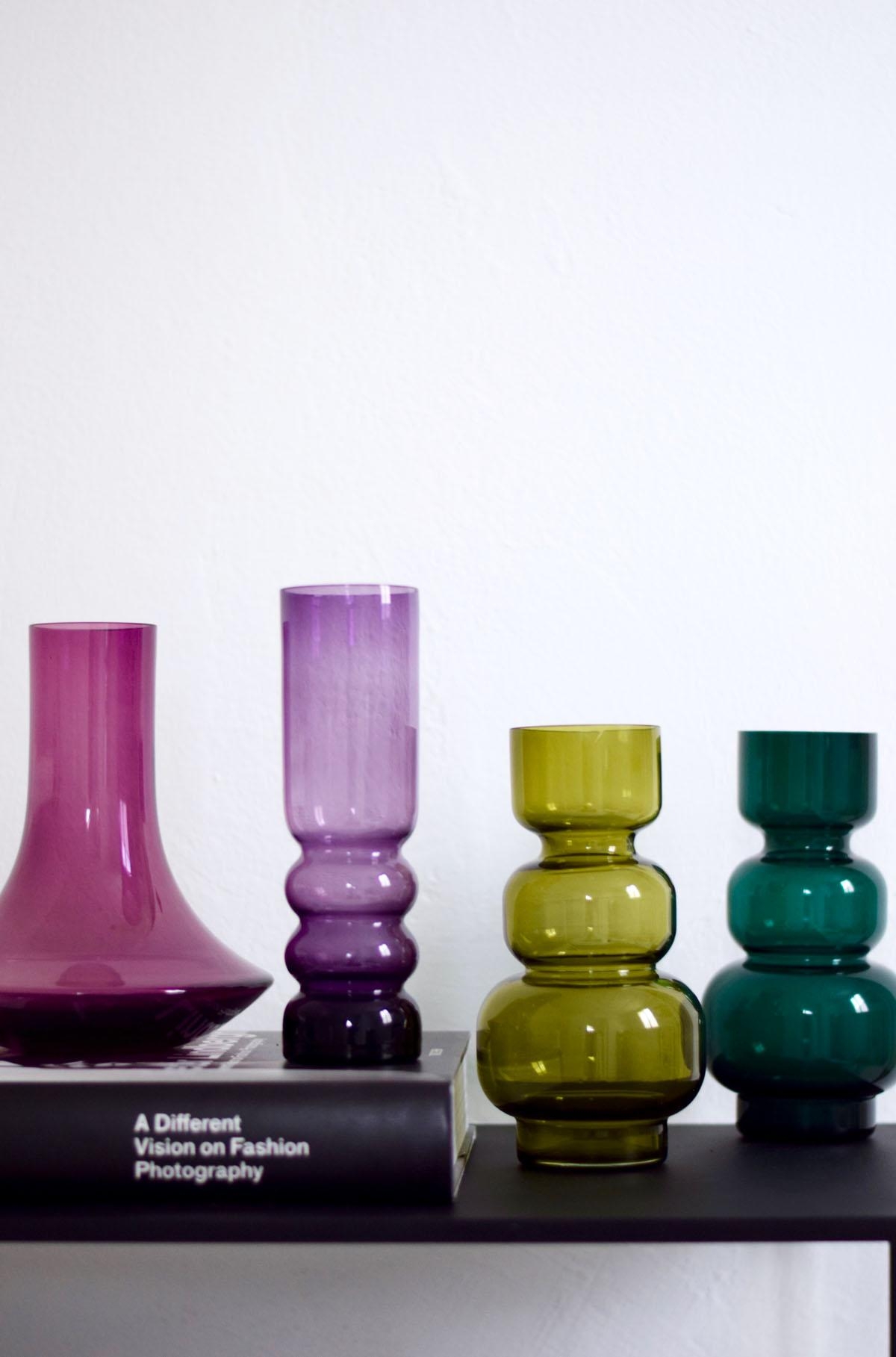 Eine kleine Farbeskalation gegen den Januar-Blues...
#vasen #rauchglas #midcentury #lieblingsstücke #vasensammlung