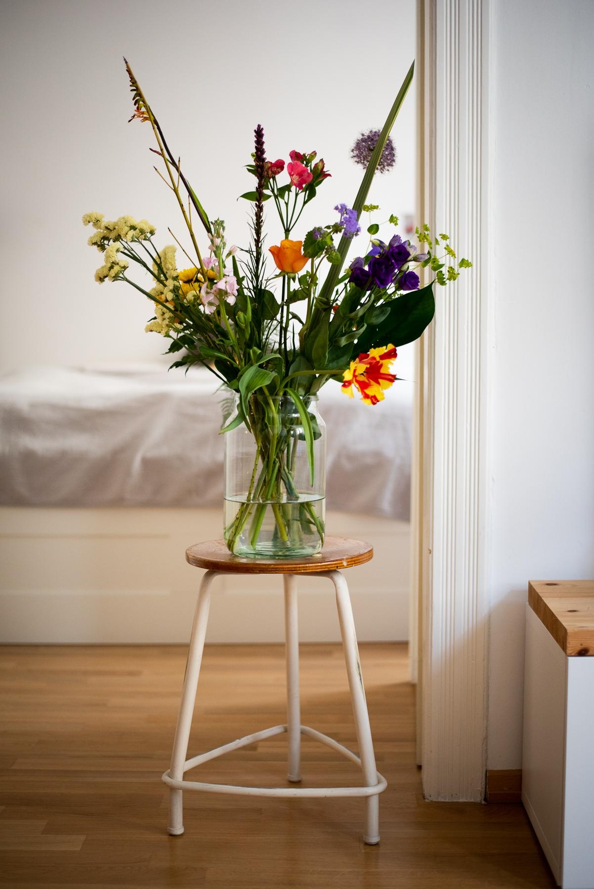 Einen wunderschönen Mittwoch! #freshflowers #flowers #interior #vintage #interiorinspo 