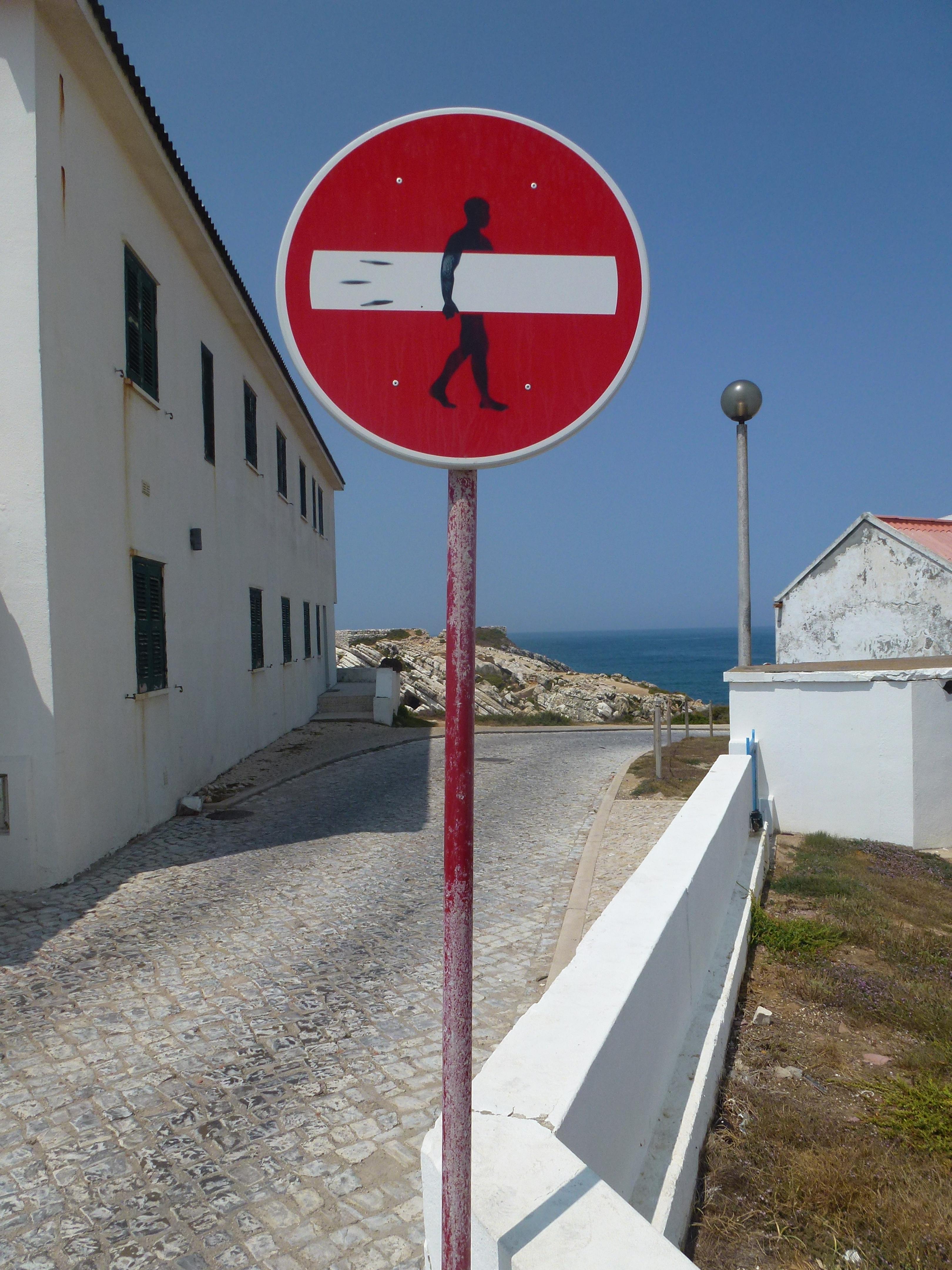Einfahrt verboten auf portugiesisch.
#baleal #portugal #surf #travel #weltreise