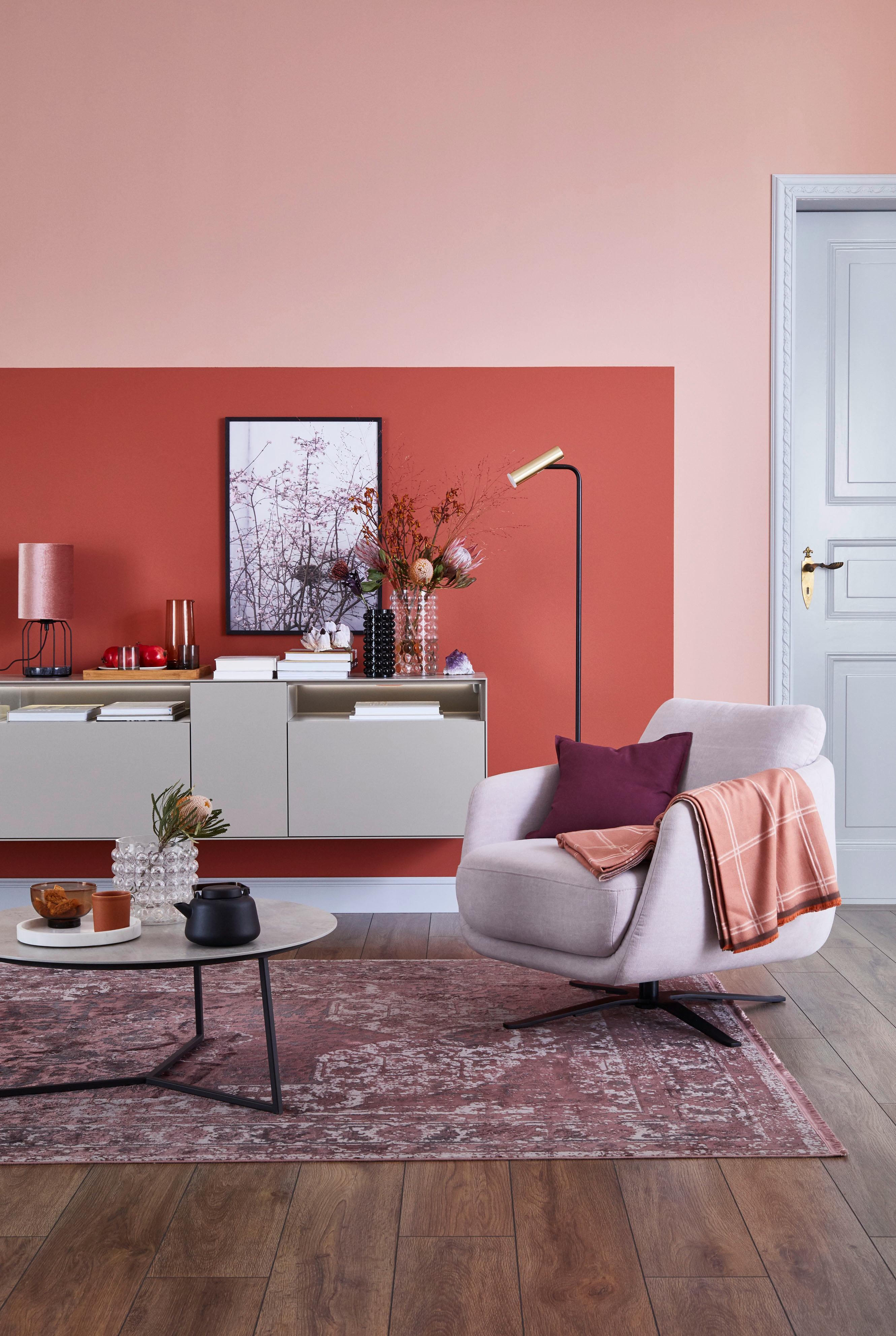 Elegante Kurven und feminine Farben!
Wir lieben den rosaroten Wohntrend. #sessel #feminin #wohnzimmer #rosa