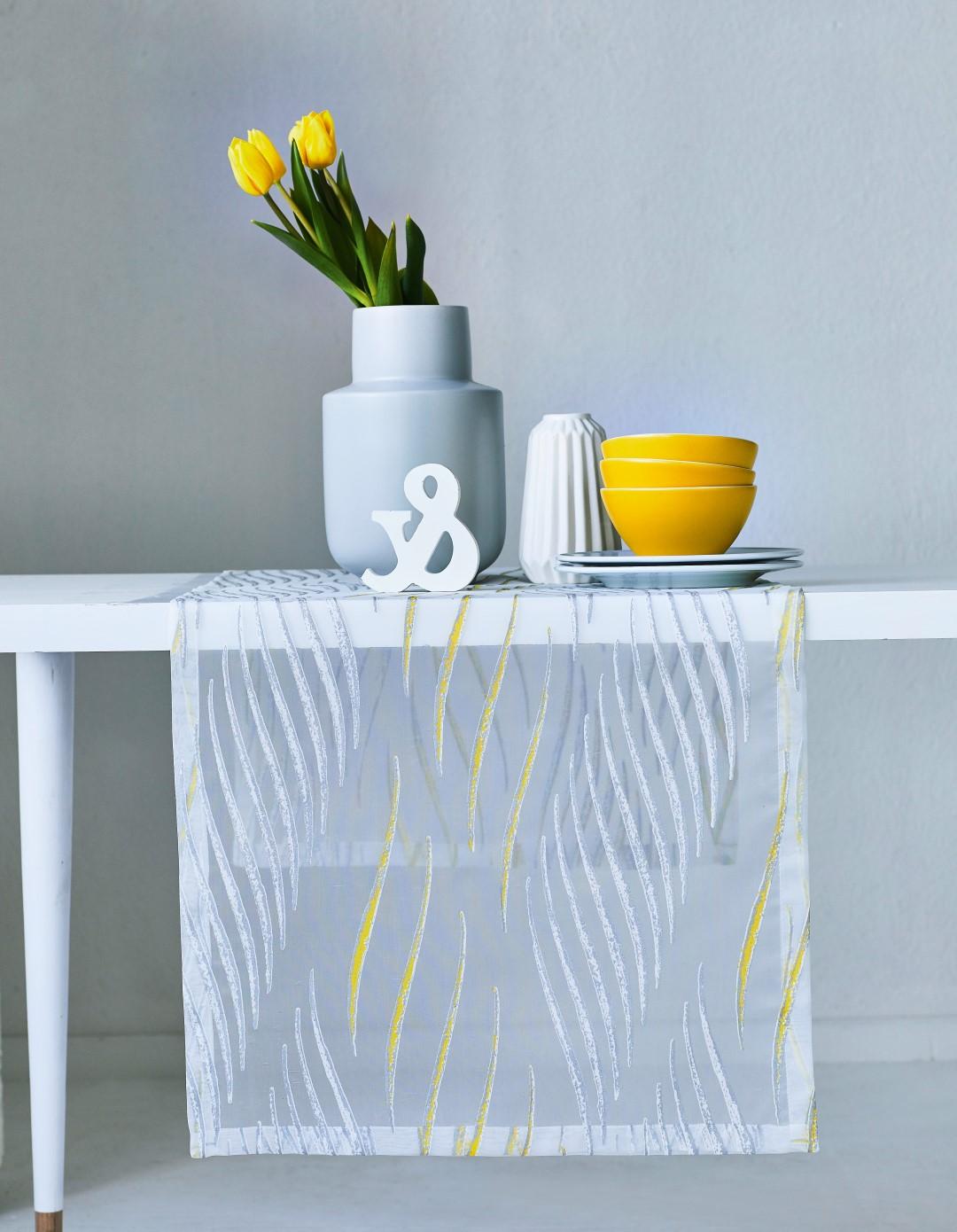 eleganter Transparentstoff als leicht-luftiger Läufer mit grafischem Muster
#Apelt #Textilien #Tischläufer #Wohnen