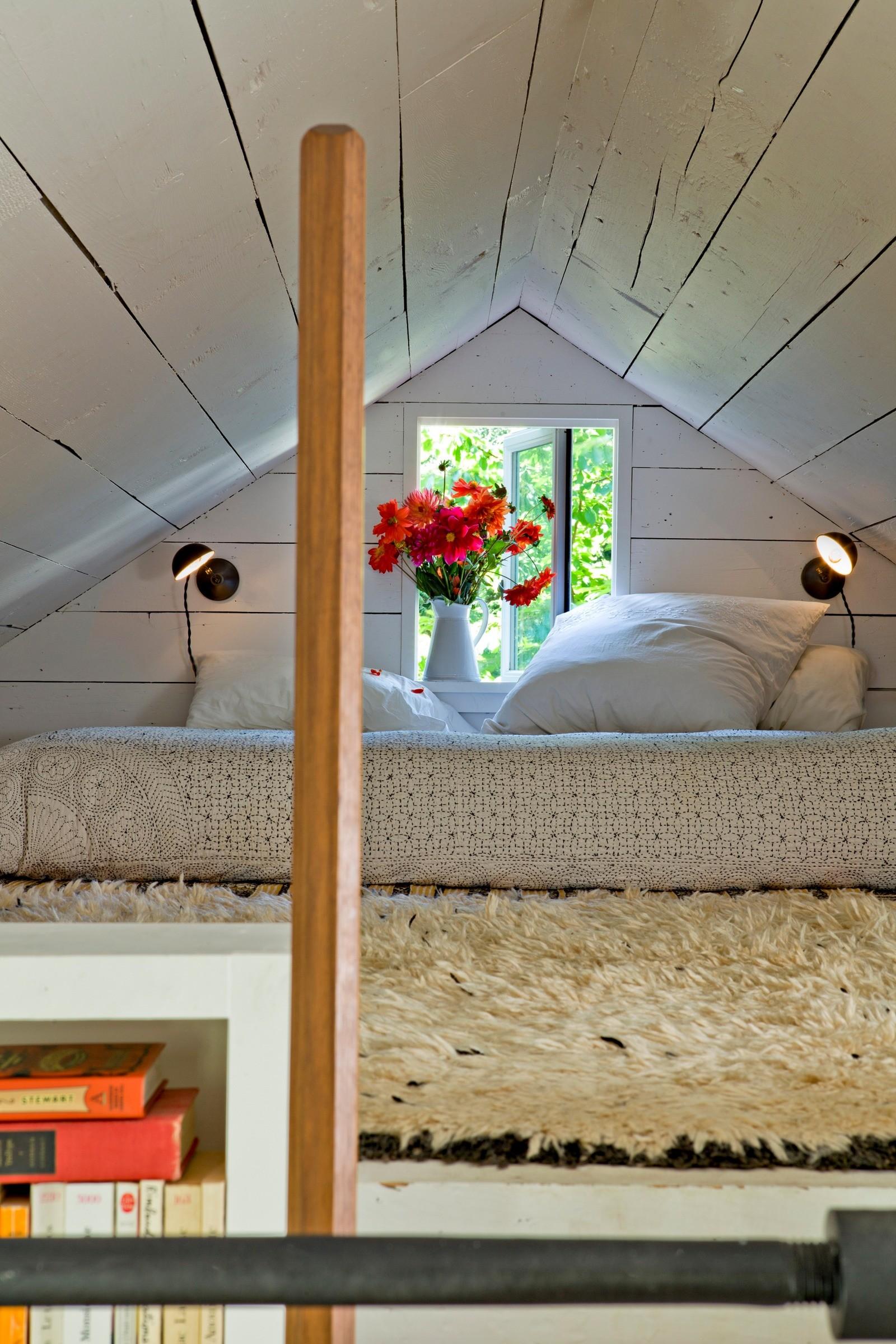 Elternschlafzimmer auf dem #tinyhouse #dachboden
 #shabbychic ©Lincoln Barbour/Jessica Helgerson Interior Design