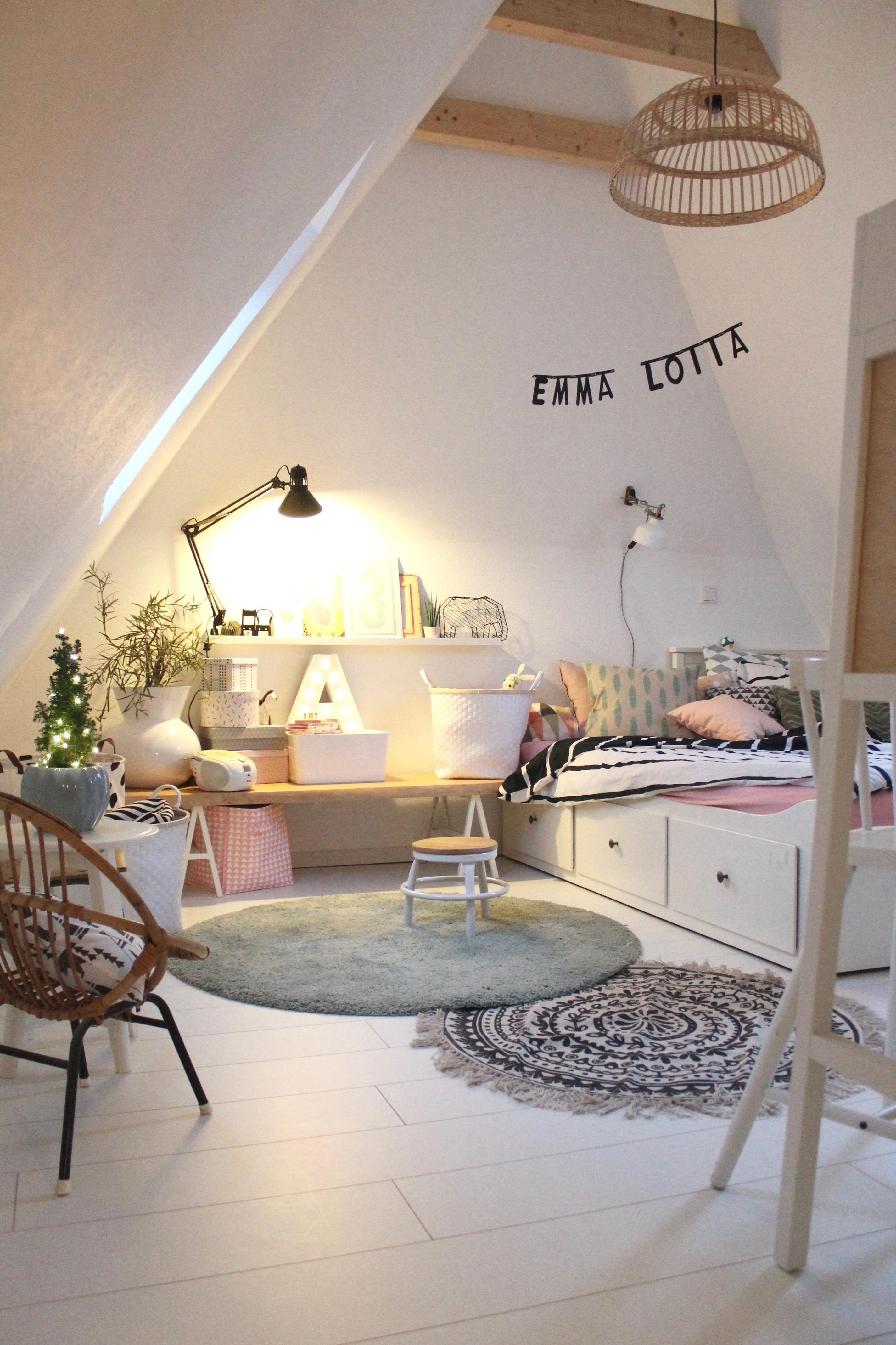 Emma's Dachgeschoß-Zimmer
#kidsroom#scandinavian#girl#pastell
