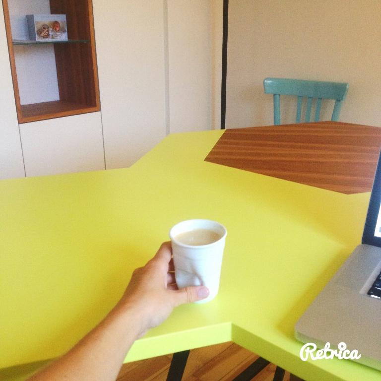 Endlich ein eigenes Homeoffice! Mit meinem selbst entworfenen Schreibtisch #couchdesktopchallenge #zitrone #kirschholz