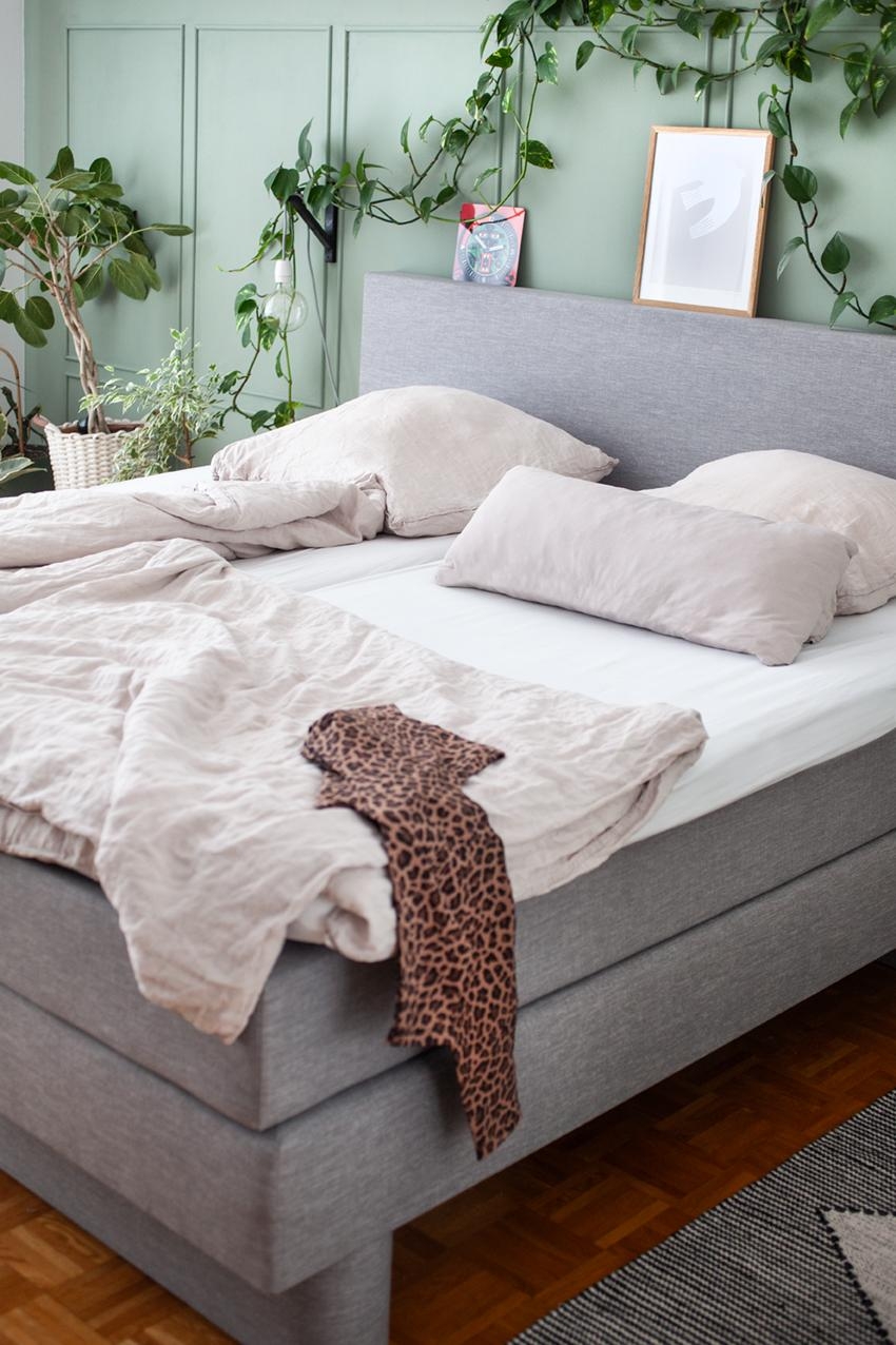 Endlich wieder das eigenen Bett ...

#Bett #Schlafen #grün #Pflanzen #Schlafzimmer #Bettwäsche