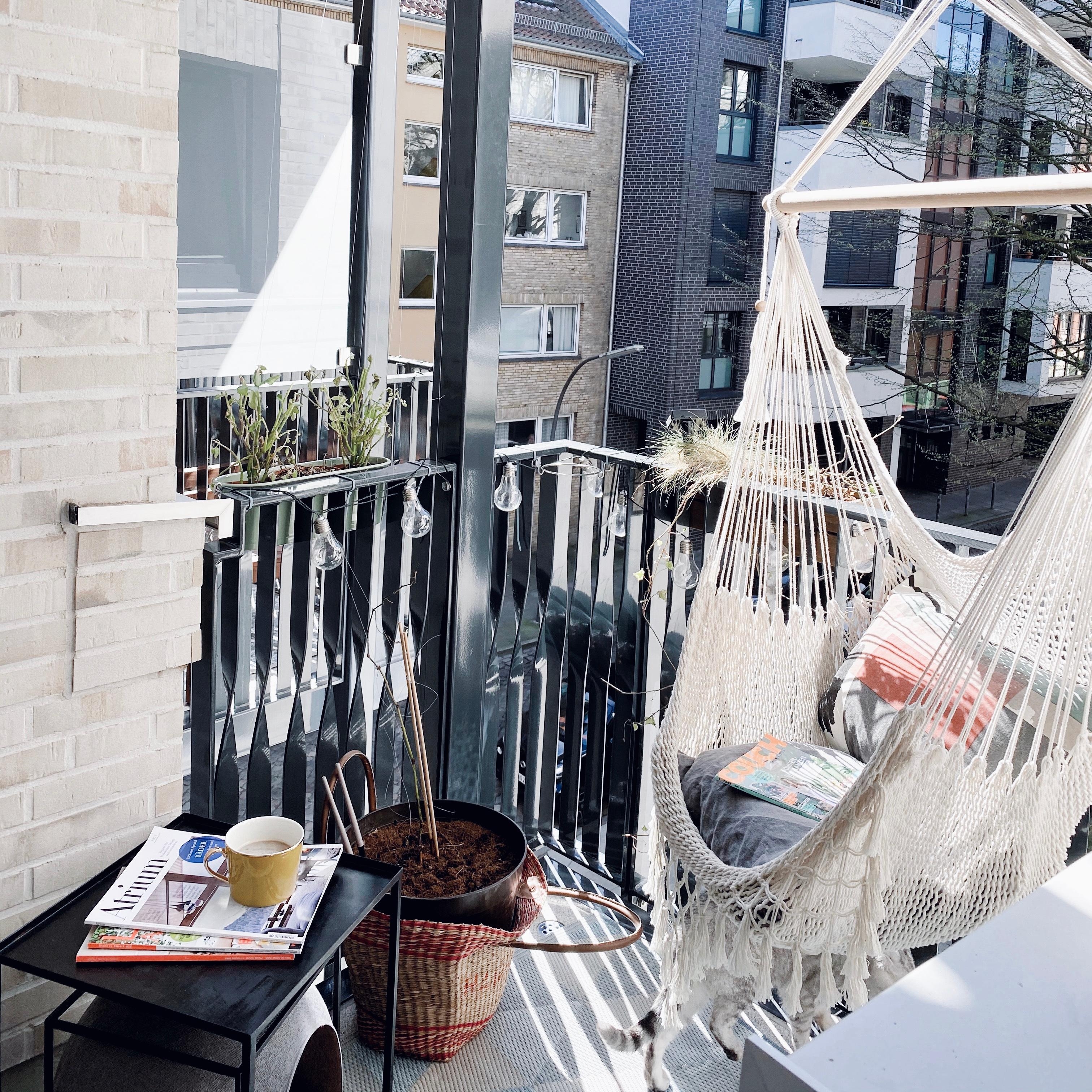 Endlich wieder Zeit für #balkon & #hängesessel #summervibes #balkoninspo 