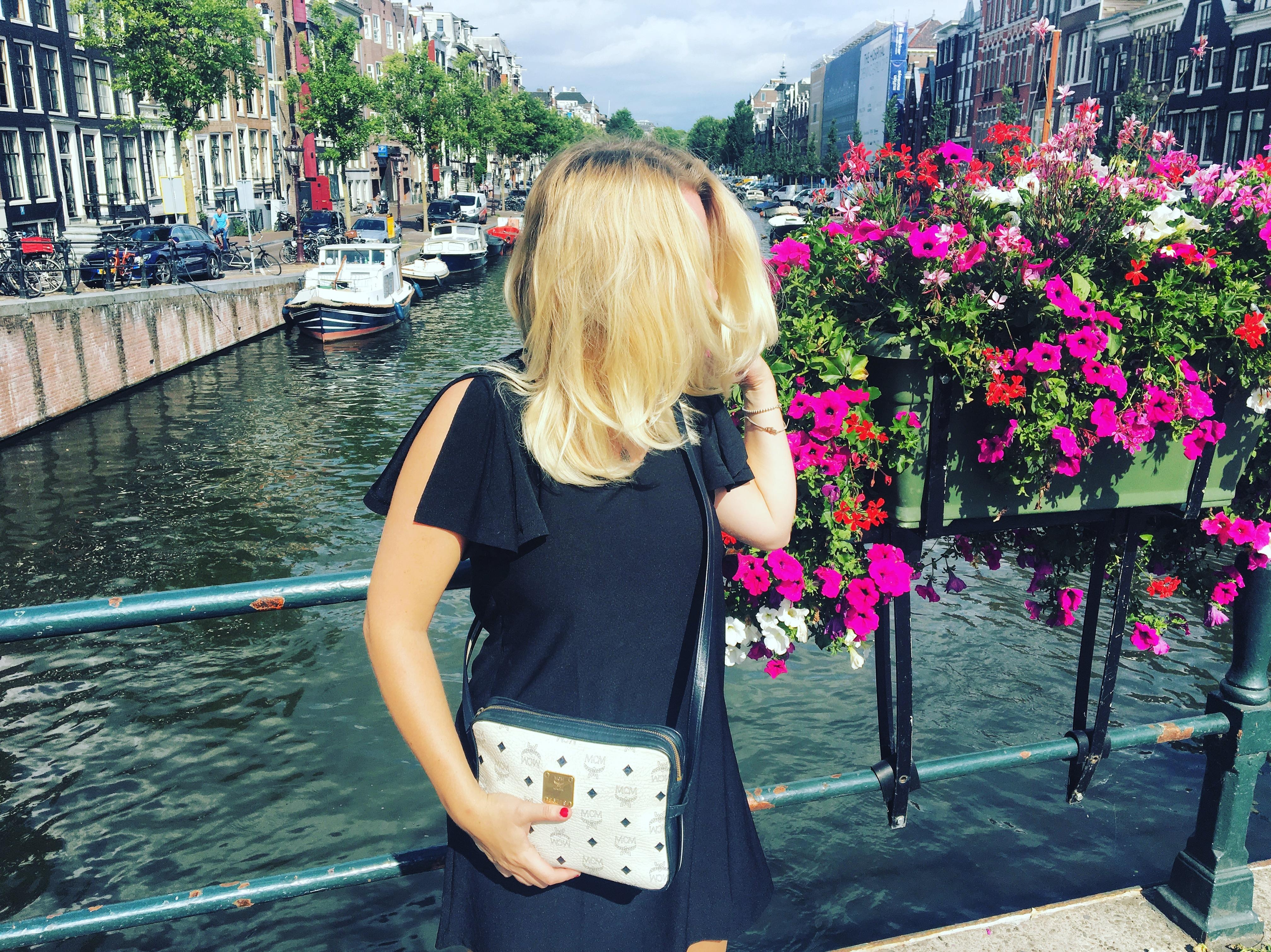 Enjoying the beautiful city 
A M S T E R D A M 🇳🇱
#amsterdam #travel #summertime #citytour 