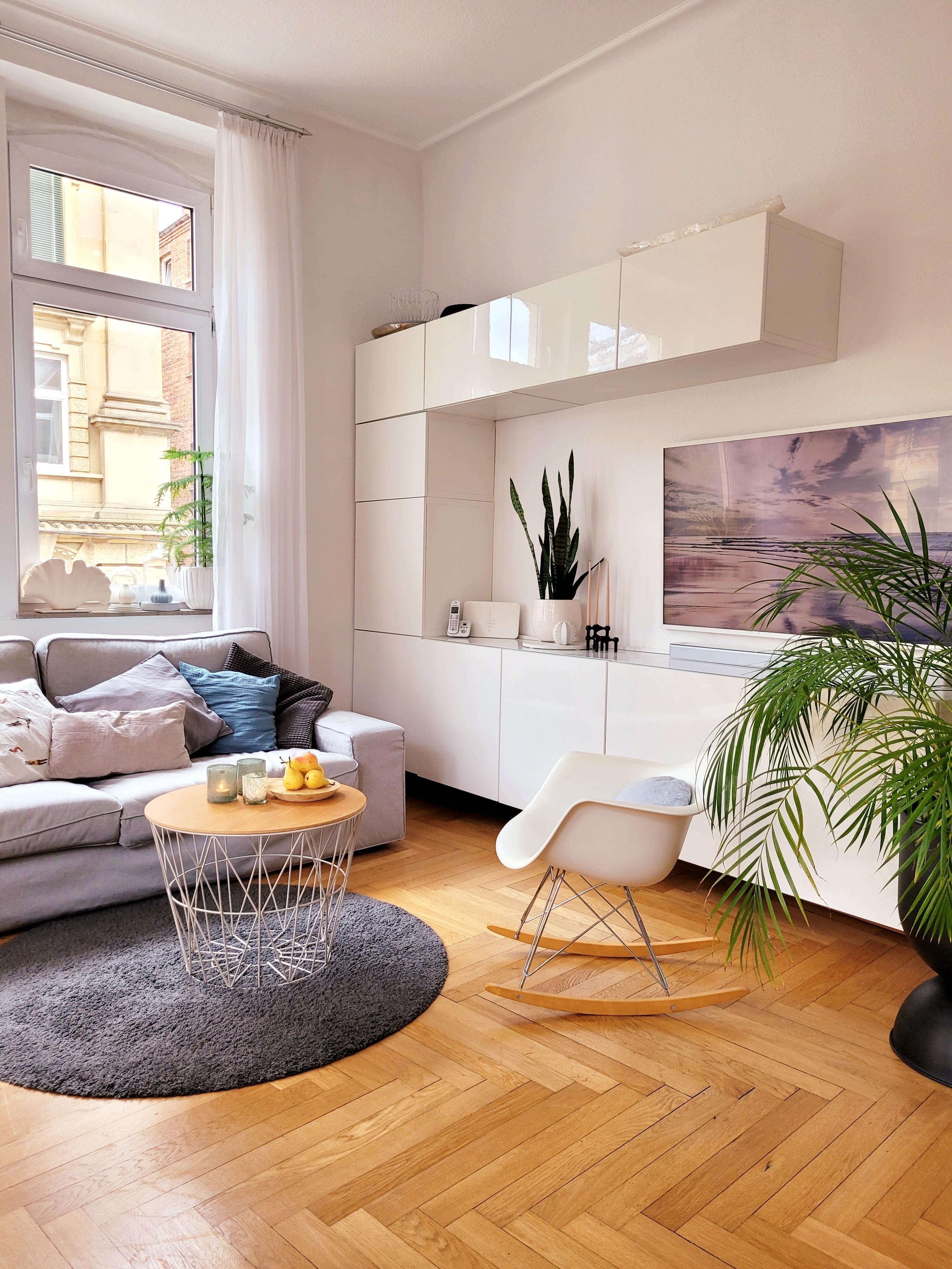 Entspannt durch den Sonntag!
#Altbau #Wohnzimmer #skandi #livingroom #Sofa #Fernseher #hygge 