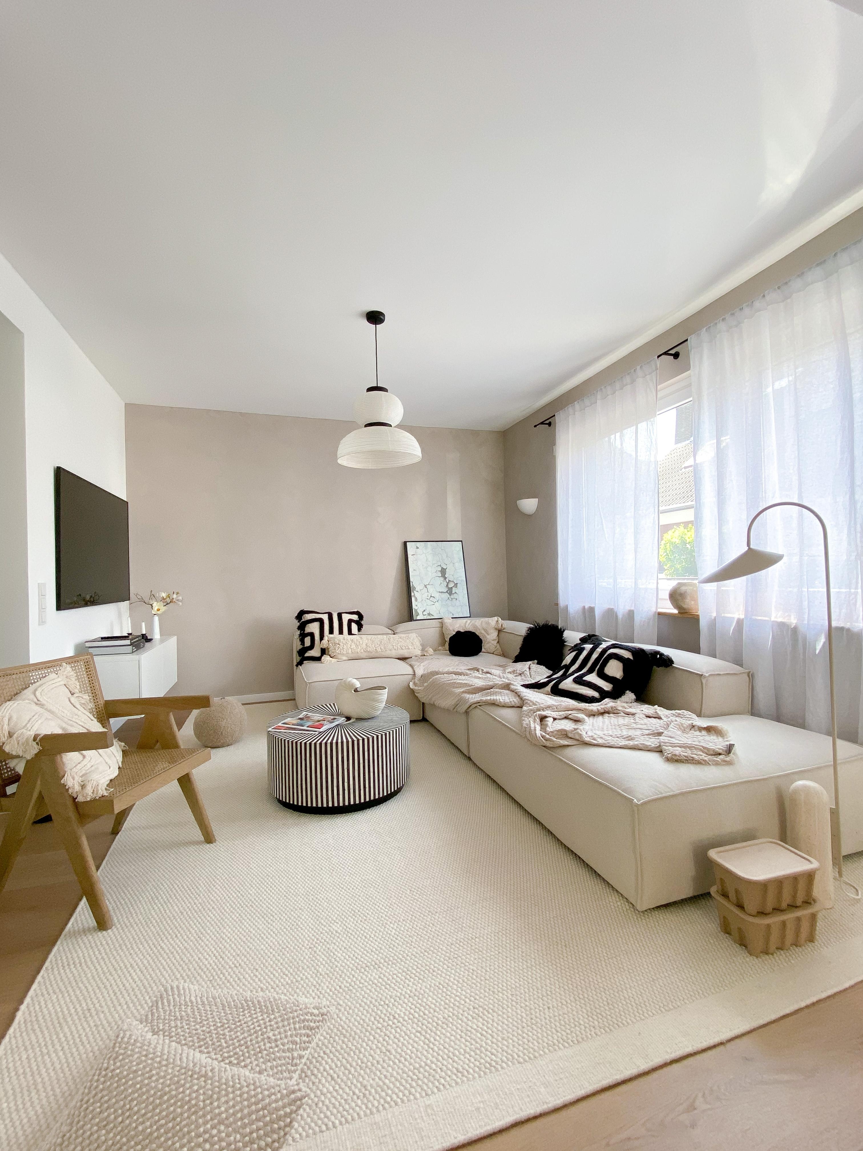 Entspannung am Wochenende #sofa #wohnzimmer #livingroom #kalkfarbe