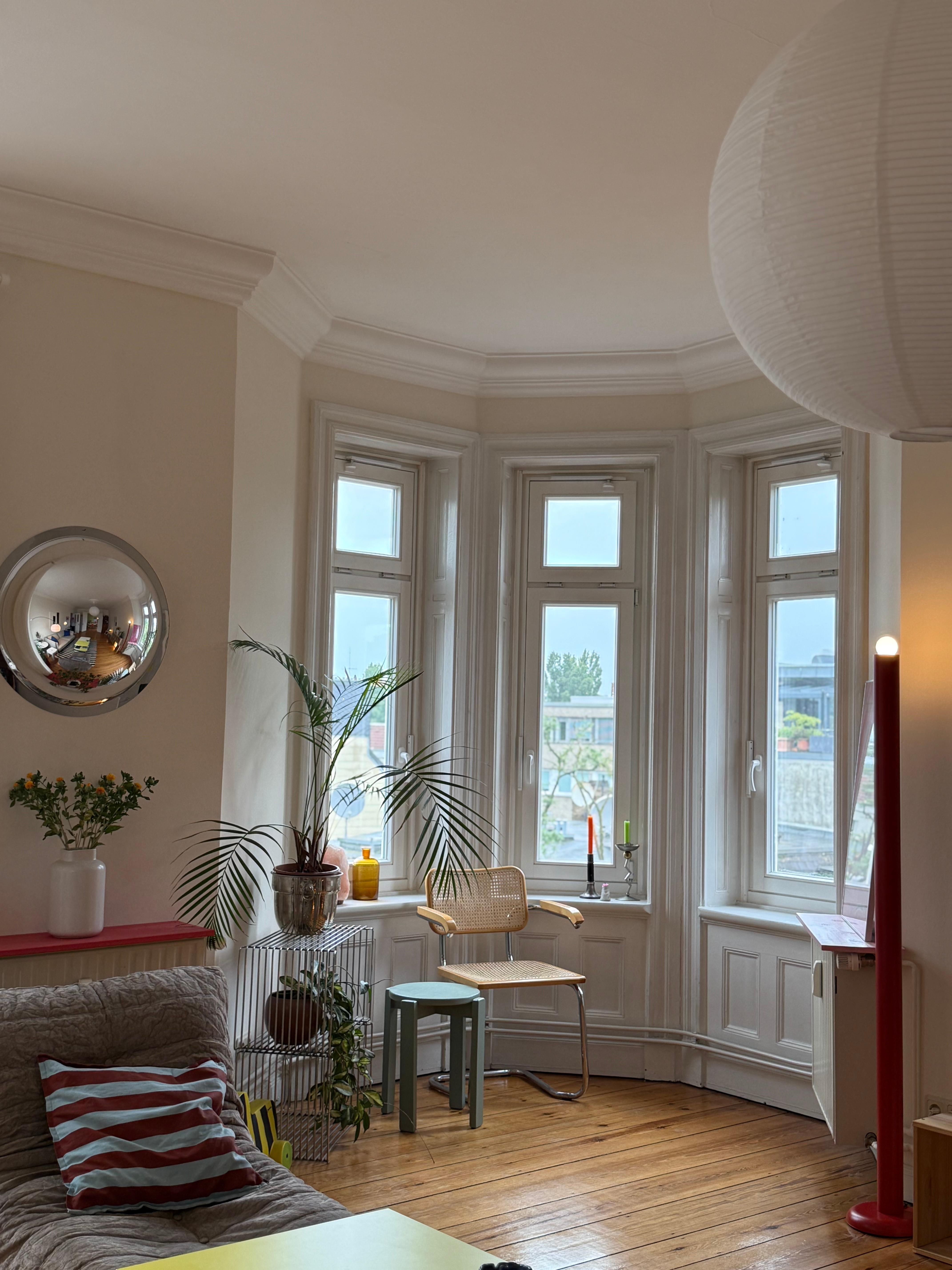 Erkerliebe 


#altbau #erker 