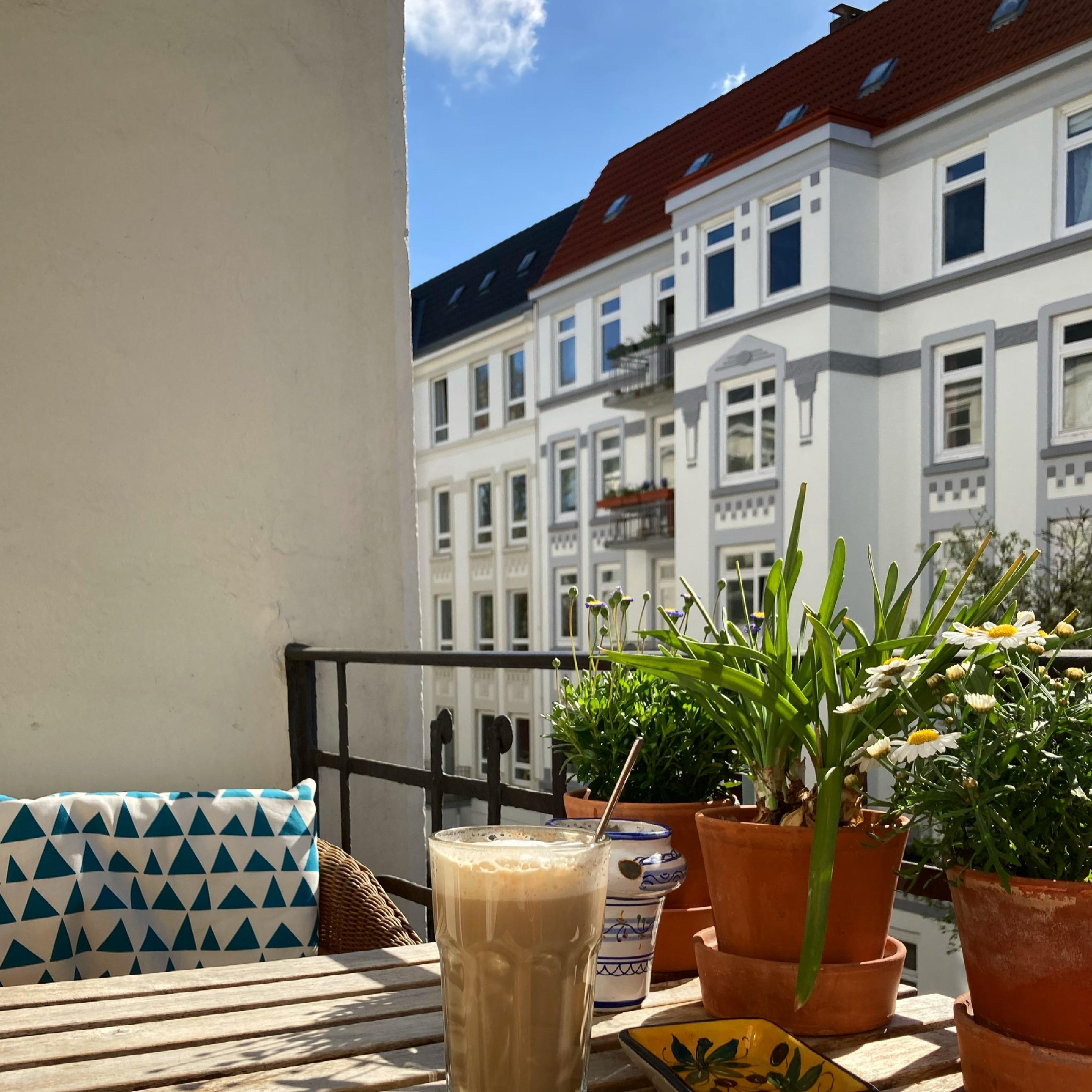 Erstmal Kaffee ☕️🌿☀️
#kaffee #balkon #frühling #sonne #hamburg