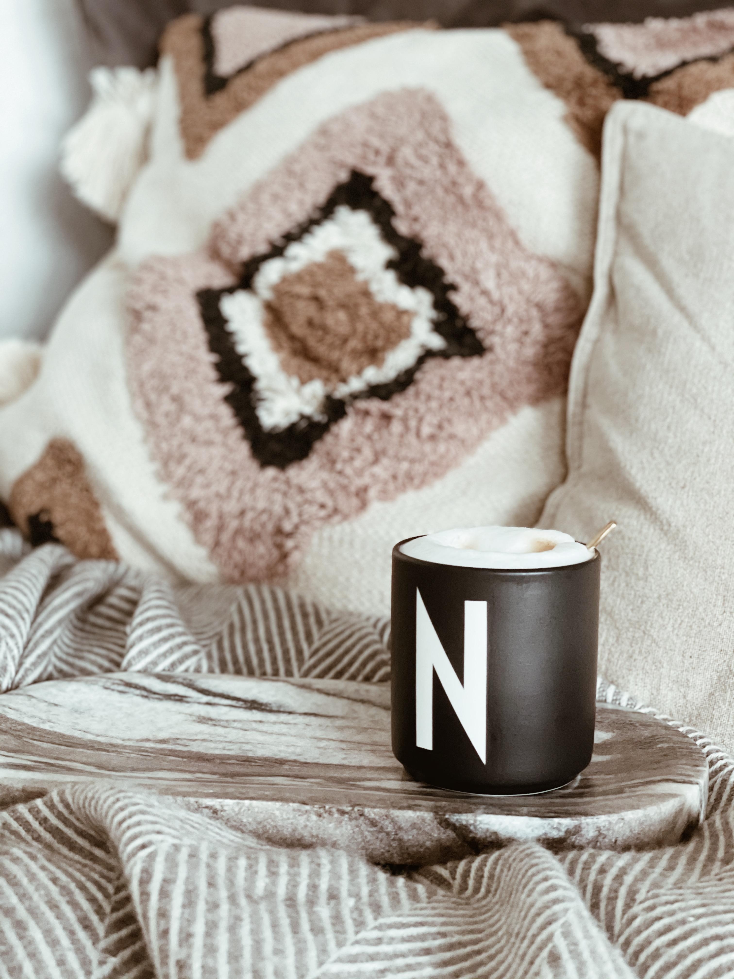 Es geht nichts über Kaffee und Gemütlichkeit ☕️
#zuhause #details #home #coffeelover #cozy #boho #scandi #couchstyle 