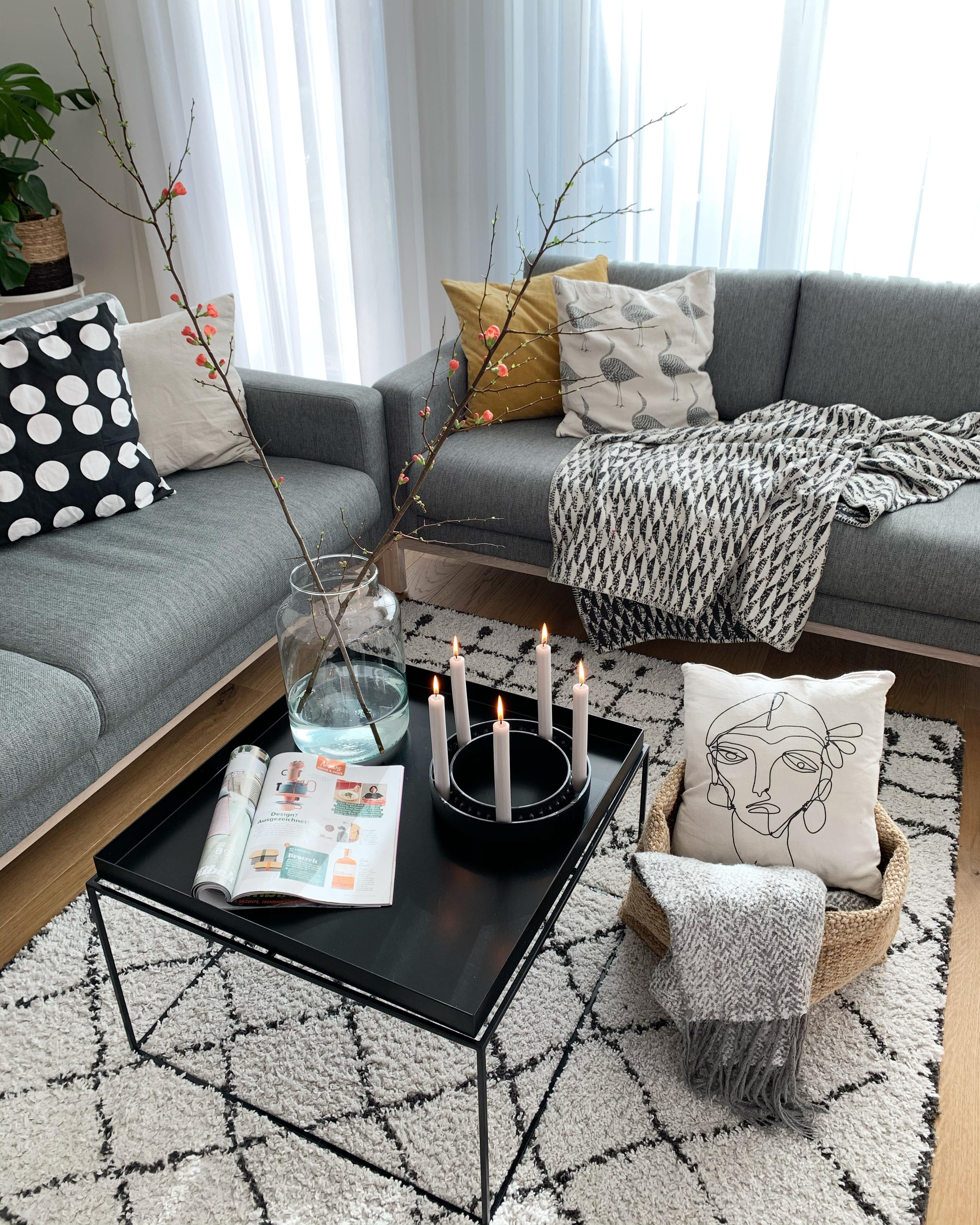 Es ist Frühling draußen ☀️ #saturdaymood #couchstyle #interior