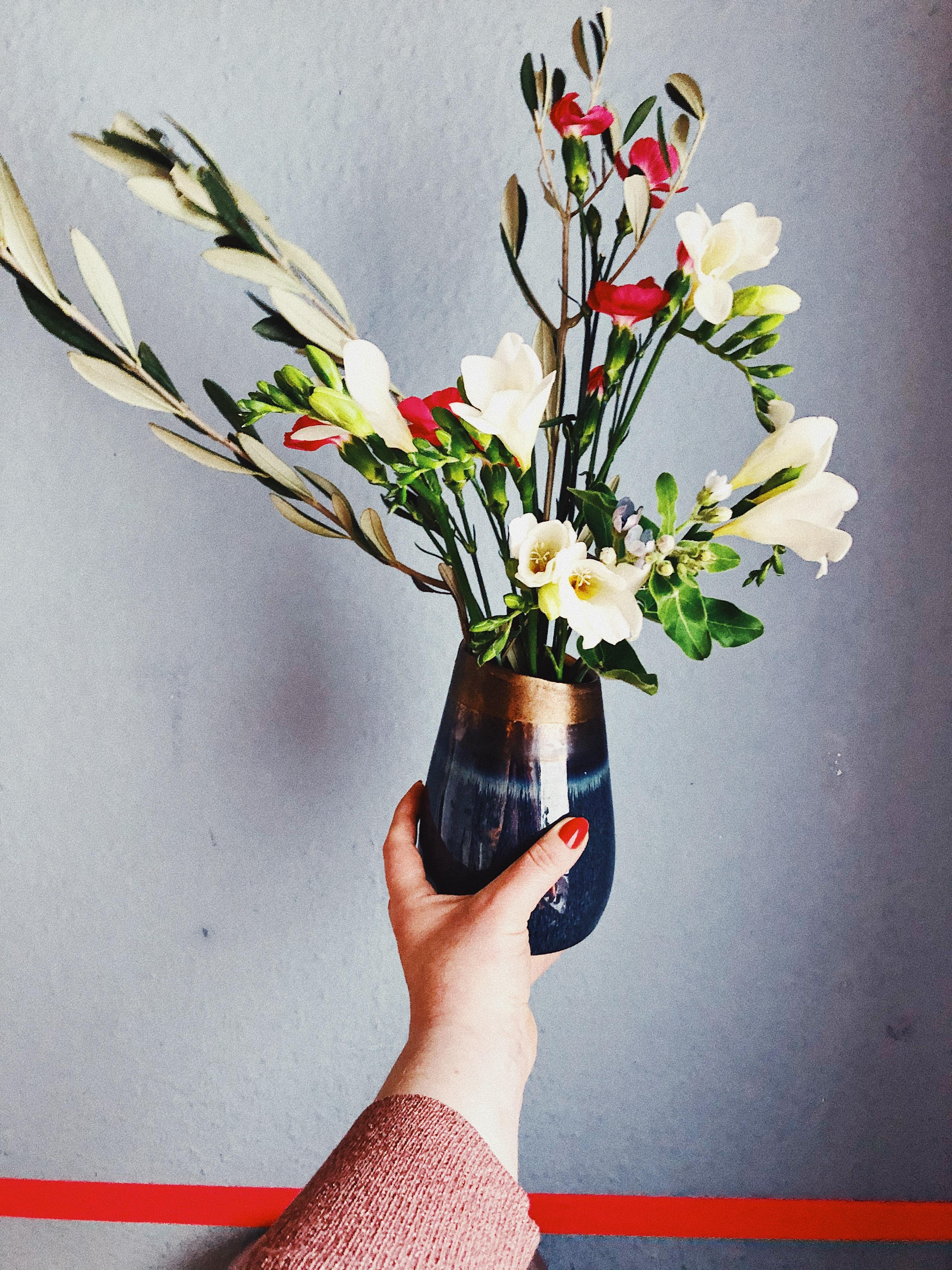 ESSENTIALS
#Blumen #Flowers #Vase #Ohneblumengehtsnicht
