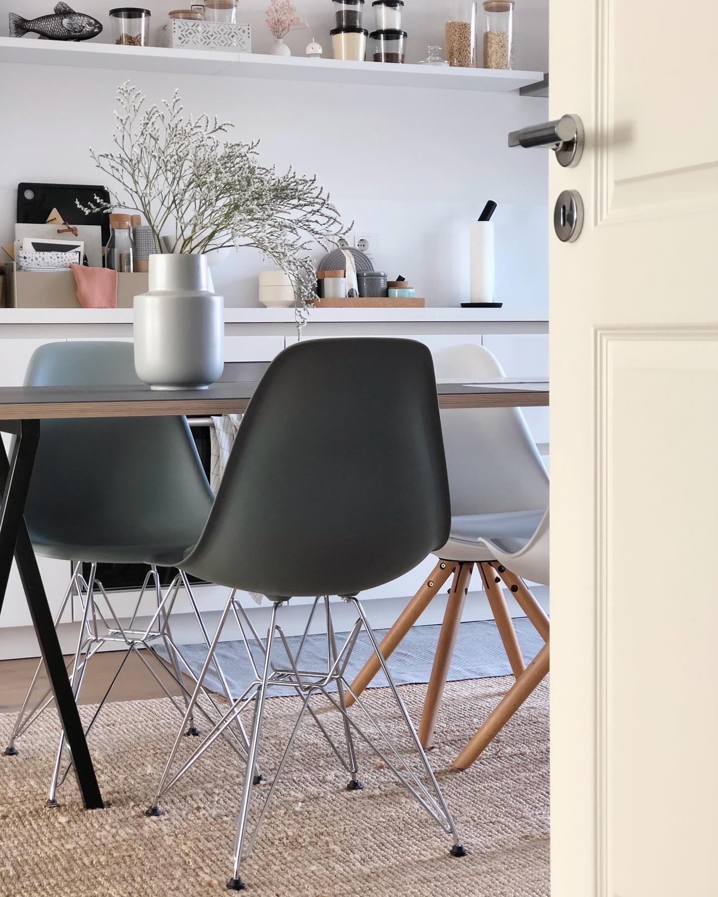 #esstisch #diningtable #table #kitchen #küche #regal #esszimmer #deko #interior #interiordesign #minimalism #couchstyle