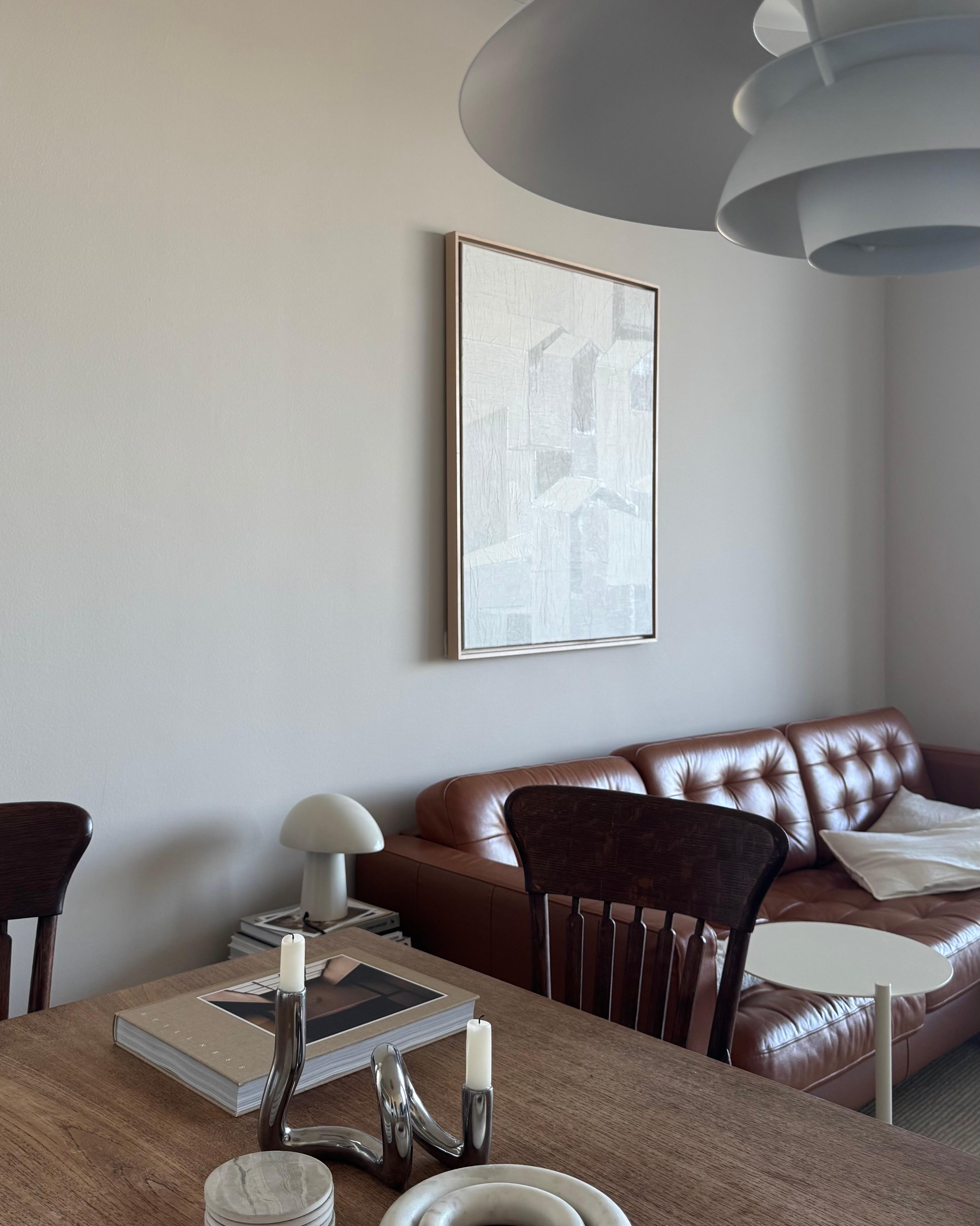 #esstisch #wohnzimmer #lampe #kerze #kunst #beige 