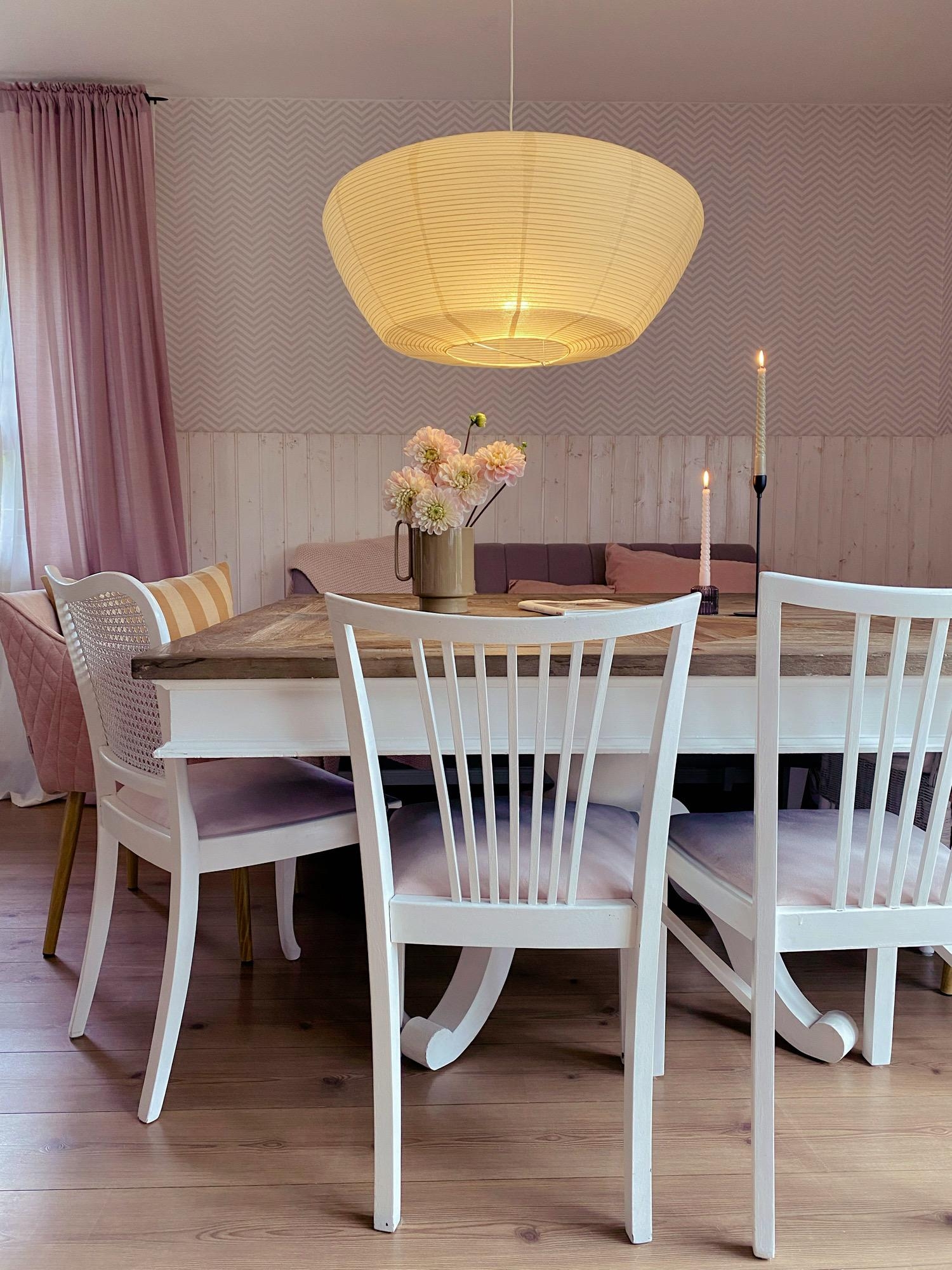 Esszimmer
#cozylight#esstischdeko#diningroom#tabledecor#candles#dahlia 