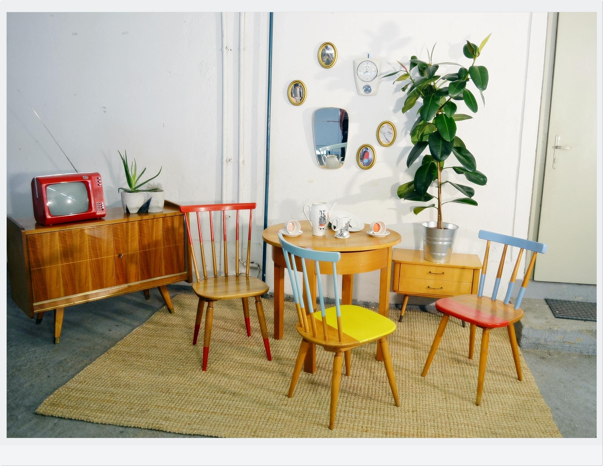 Esszimmer #stuhl #teppich #retro #vintage #spiegel #kommode ©Raummission