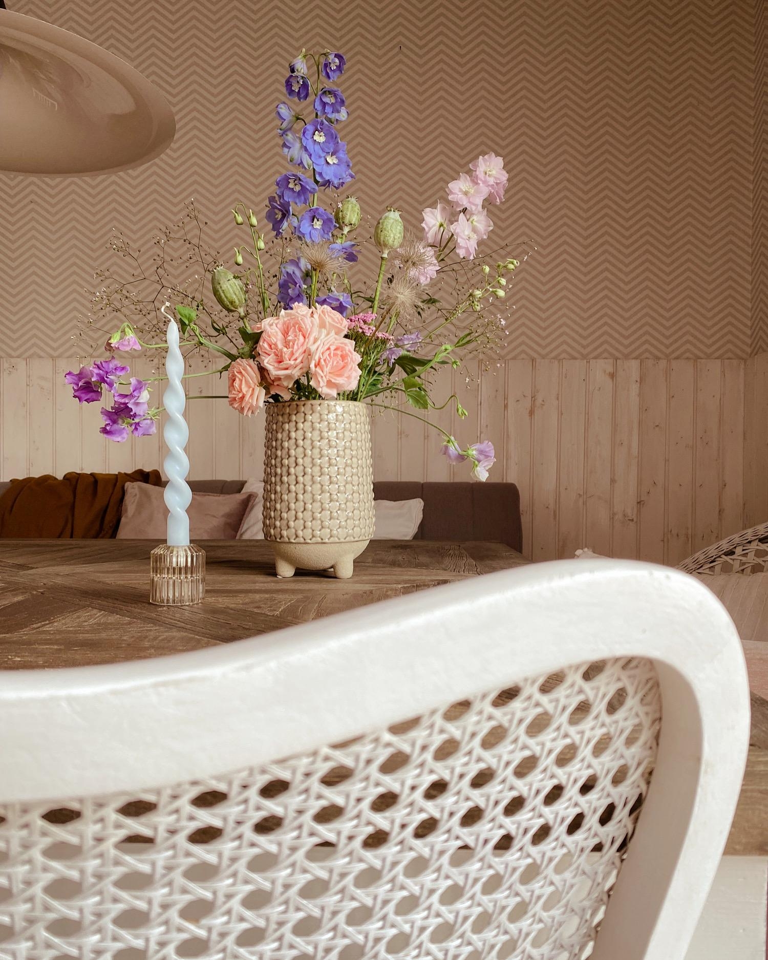 Esszimmer
#tabledecor#blooms#photooftheday#flowersmakemehappy#skandistyle#homesweethome#esstisch