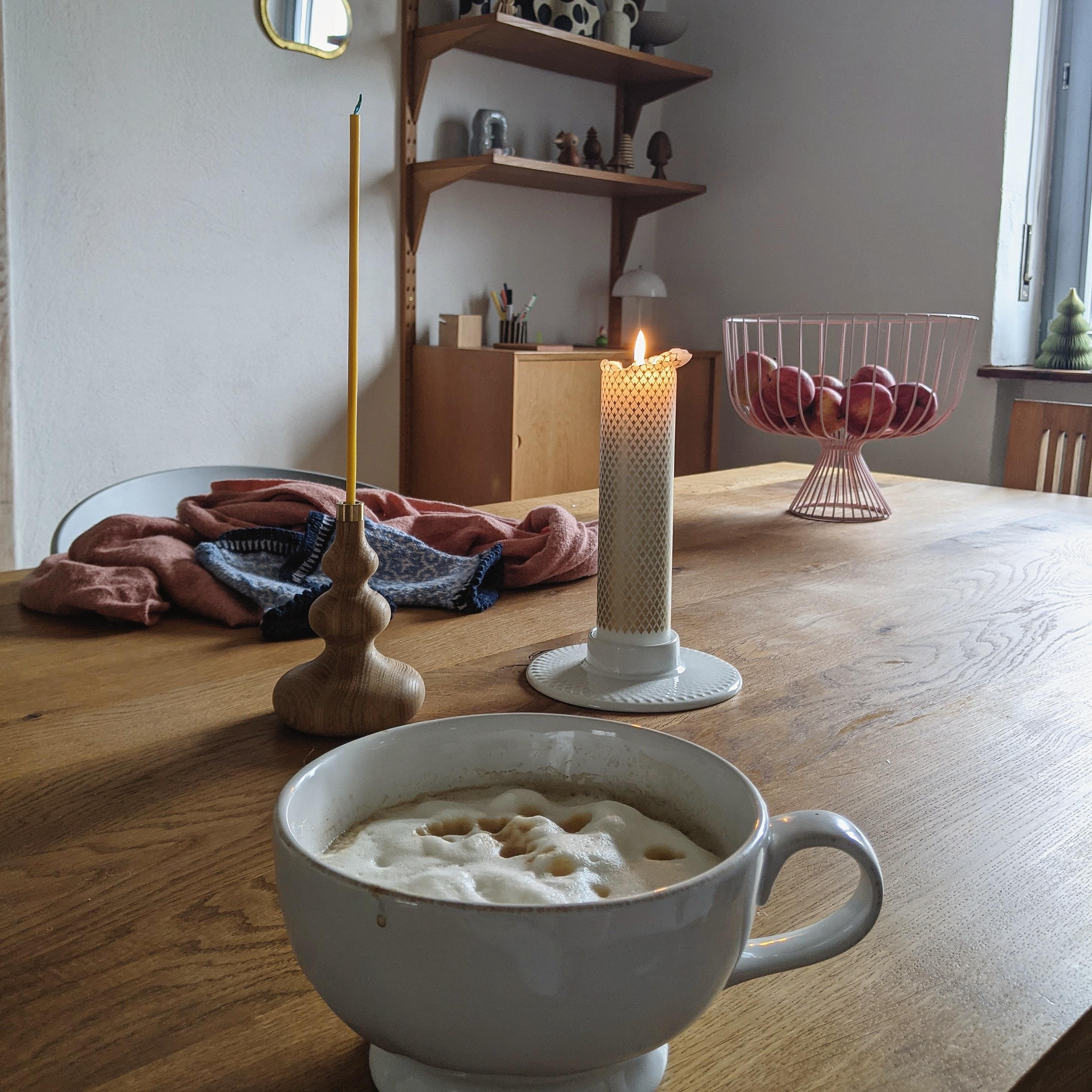 #esszimmer#altbauliebe#interior#scandinavisch#homestory#intetiør#couchstyle#esstisch#home#kerzenlicht#kaffee