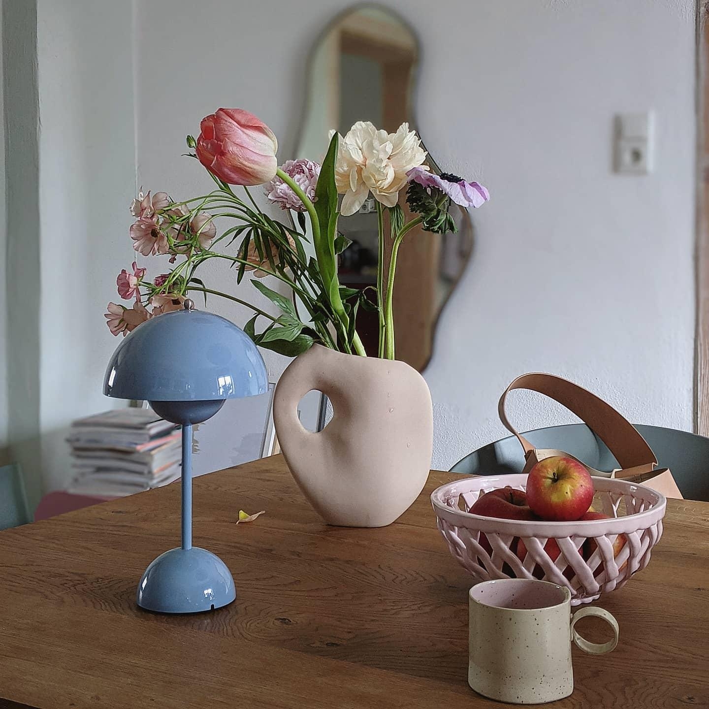 #esszimmer#altbauliebe#interior#scandinavisch#homestory#intetiør#couchstyle#esstisch#home#living#keramik#vase#handmade