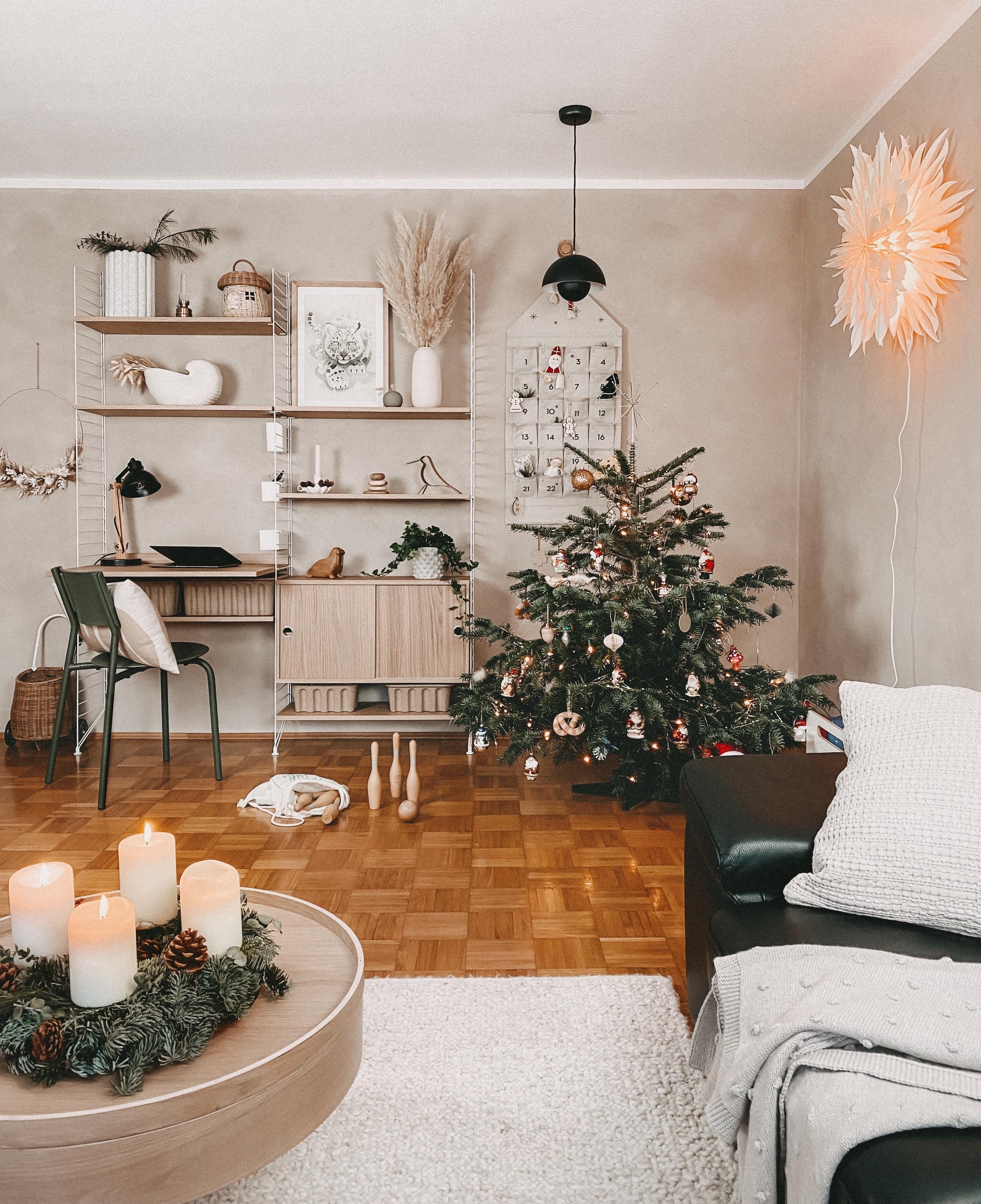 Etwas #weihnachtsstimmung 🎄 #weihnachtsbaum #wohnzimmer #livingroom #christmasmood #kalklitir 