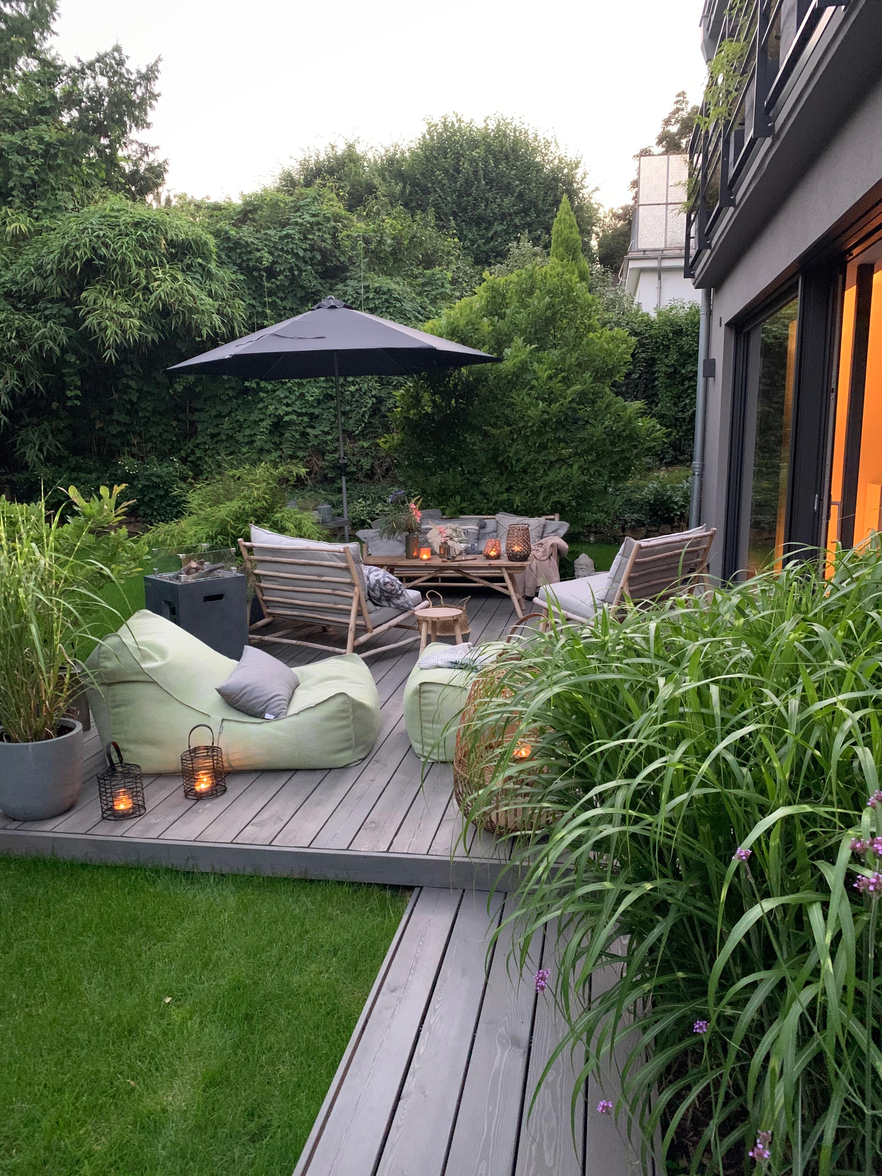Evening Mood...🖤
#abendstimmung #garten #terrasse #beleuchtung #garden #garteninspiration #cozyevening #gartenmöbel 