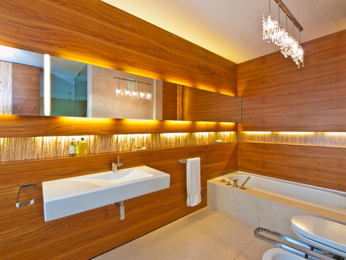 exclusives Baddesign #waschbecken #loft #indirektebeleuchtung #offenesbadezimmer ©www.peters-fotodesign.com
