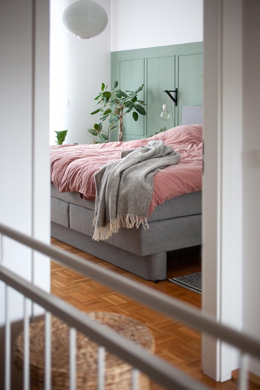 Extra Decke erforderlich!🥶

#Bett #Schlafzimmer #Grün #Pflanzen  #Wandvertägelung