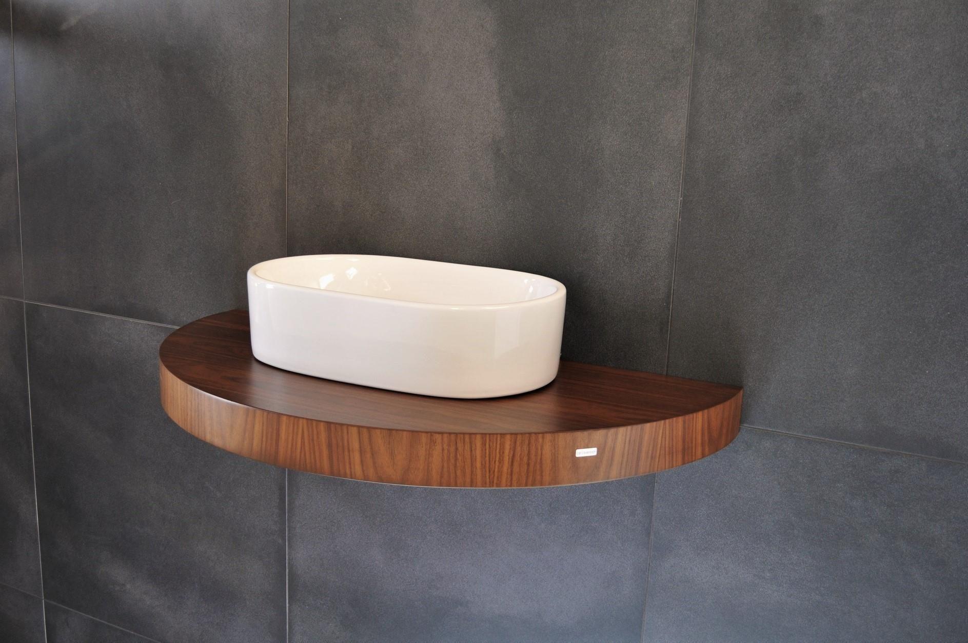 Eyecatcher für Ihr Badezimmer!

Ganz, unsere ovalen / abgerundeten / runden Waschtischplatten von Carl Svensson