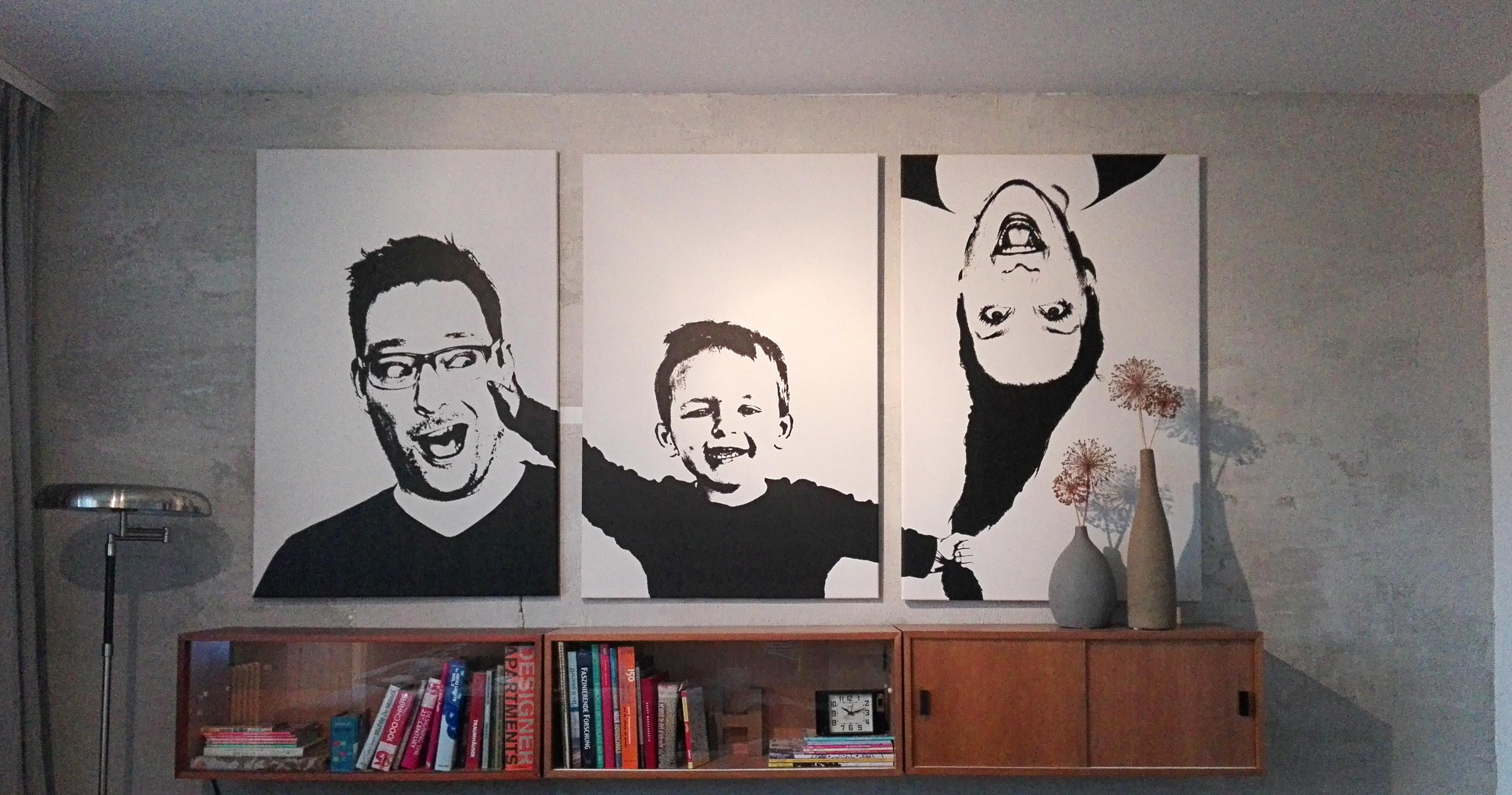 Familienfoto mal anders...
#Familienfoto #Wandgestaltung #Bilderwand #Bildergalerie #Betonwand #Leinwand #Familie