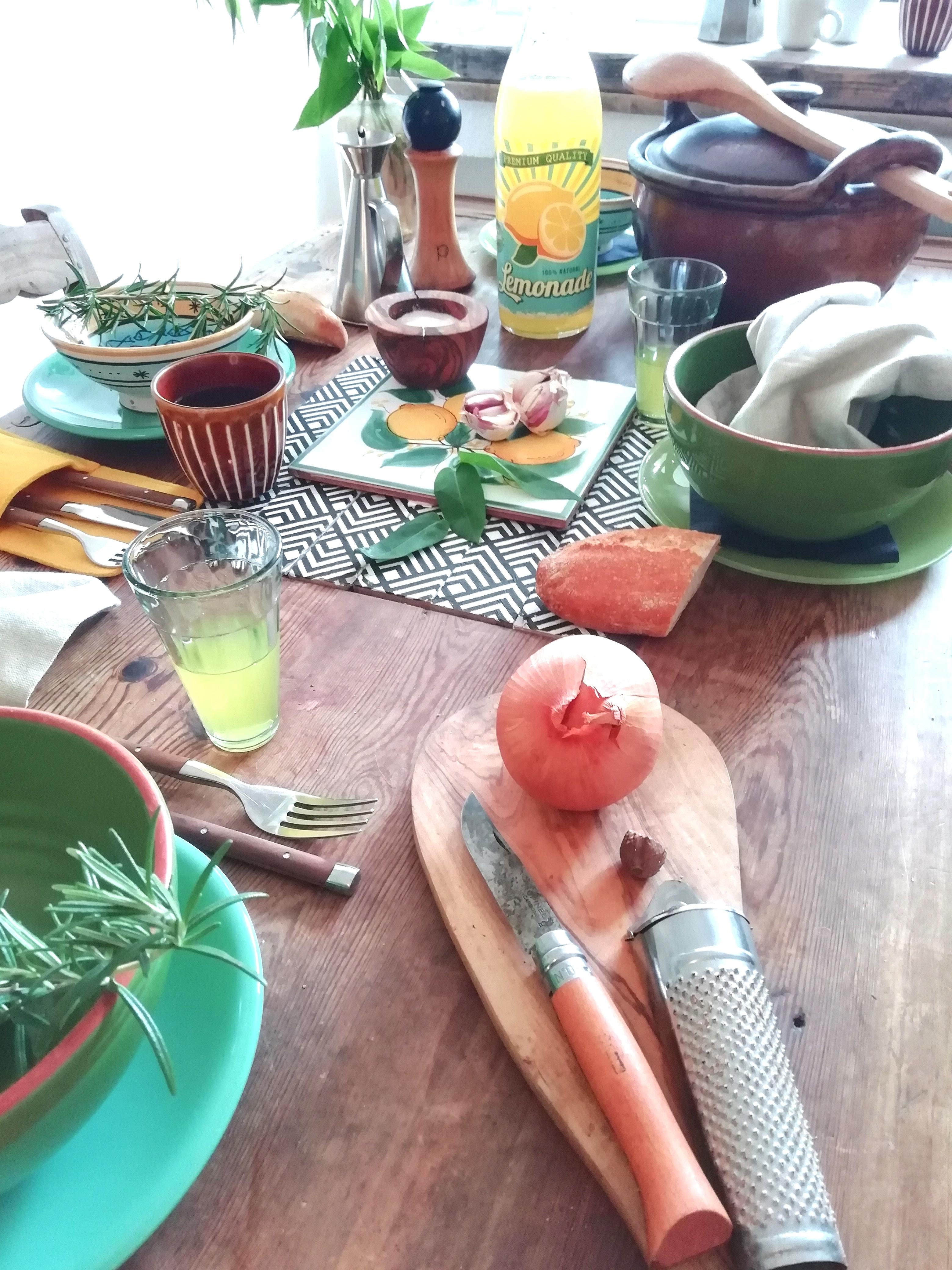 Farben zaubern Sommerfeeling auf den Tisch. 
#Livingchallenge #Tischdeko 