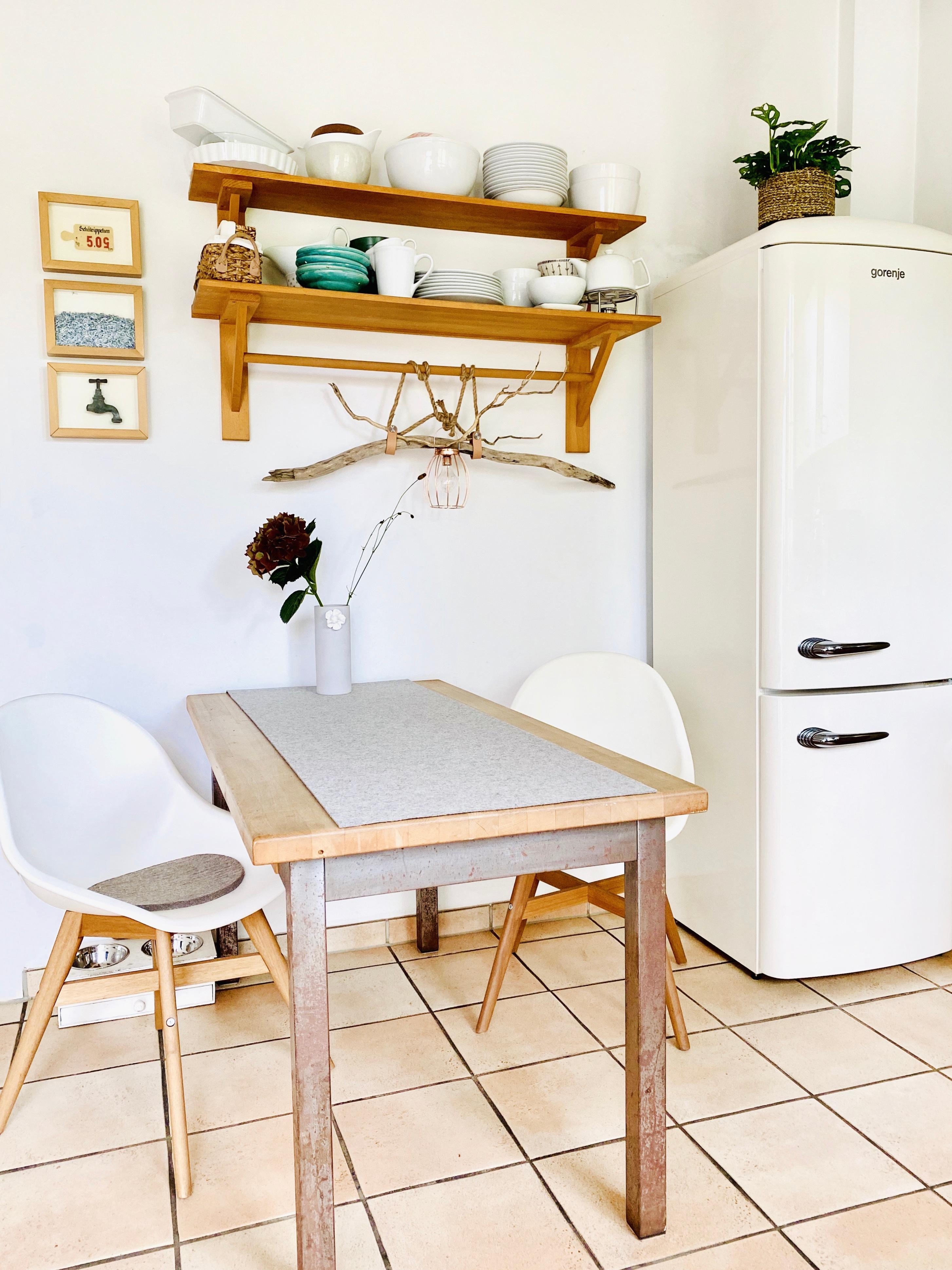 fARBsPIEL IN DER KücHE
Grau, Beige, Weiß und natürlich Holz ...
#kitchendetails #küche #holzregal #zuhause #wohlfühlen