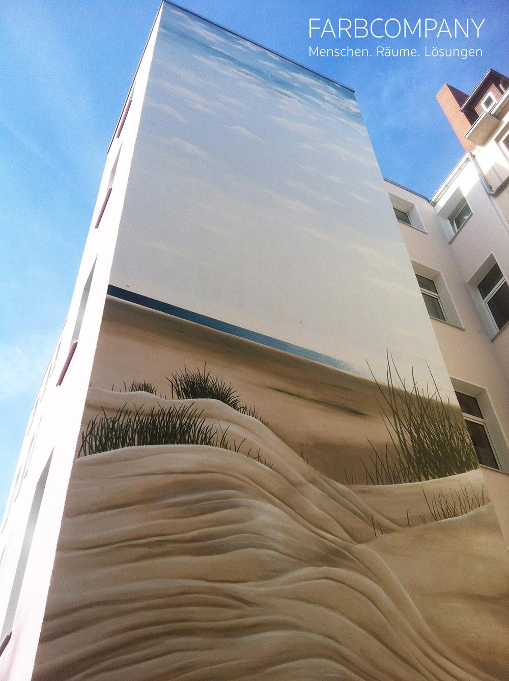 Fassadenkunst an einer Hausfassade in Hannover. #fassadengestaltung #wandmalerei #außenhauswand ©Farbcompany