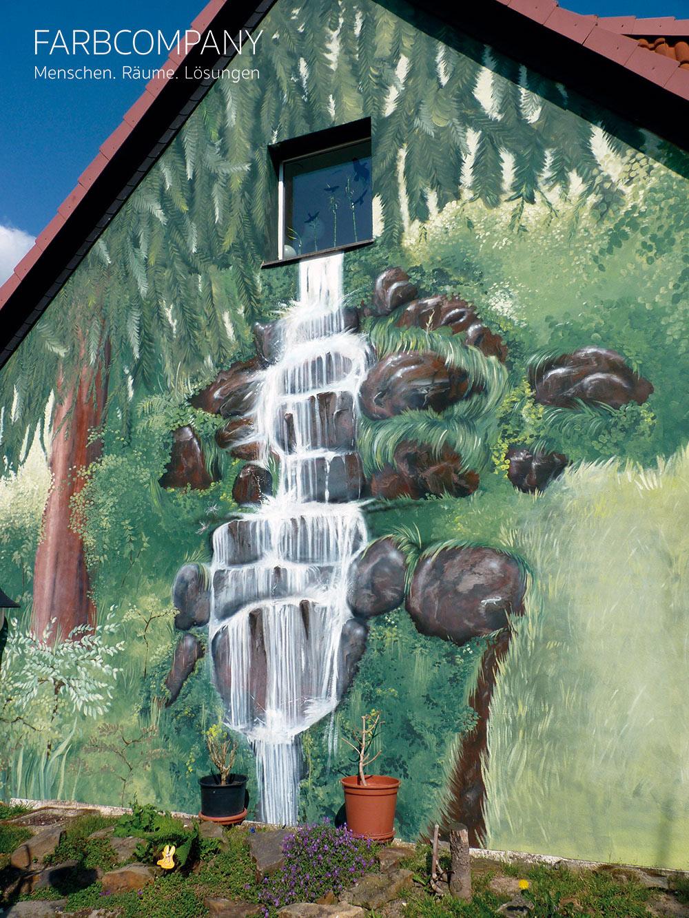 Fassadenmalerei eines Wasserfalls in Hannover. #wandgestaltung #fassadengestaltung #wandmalerei #airbrushwandgestaltung ©Farbcompany