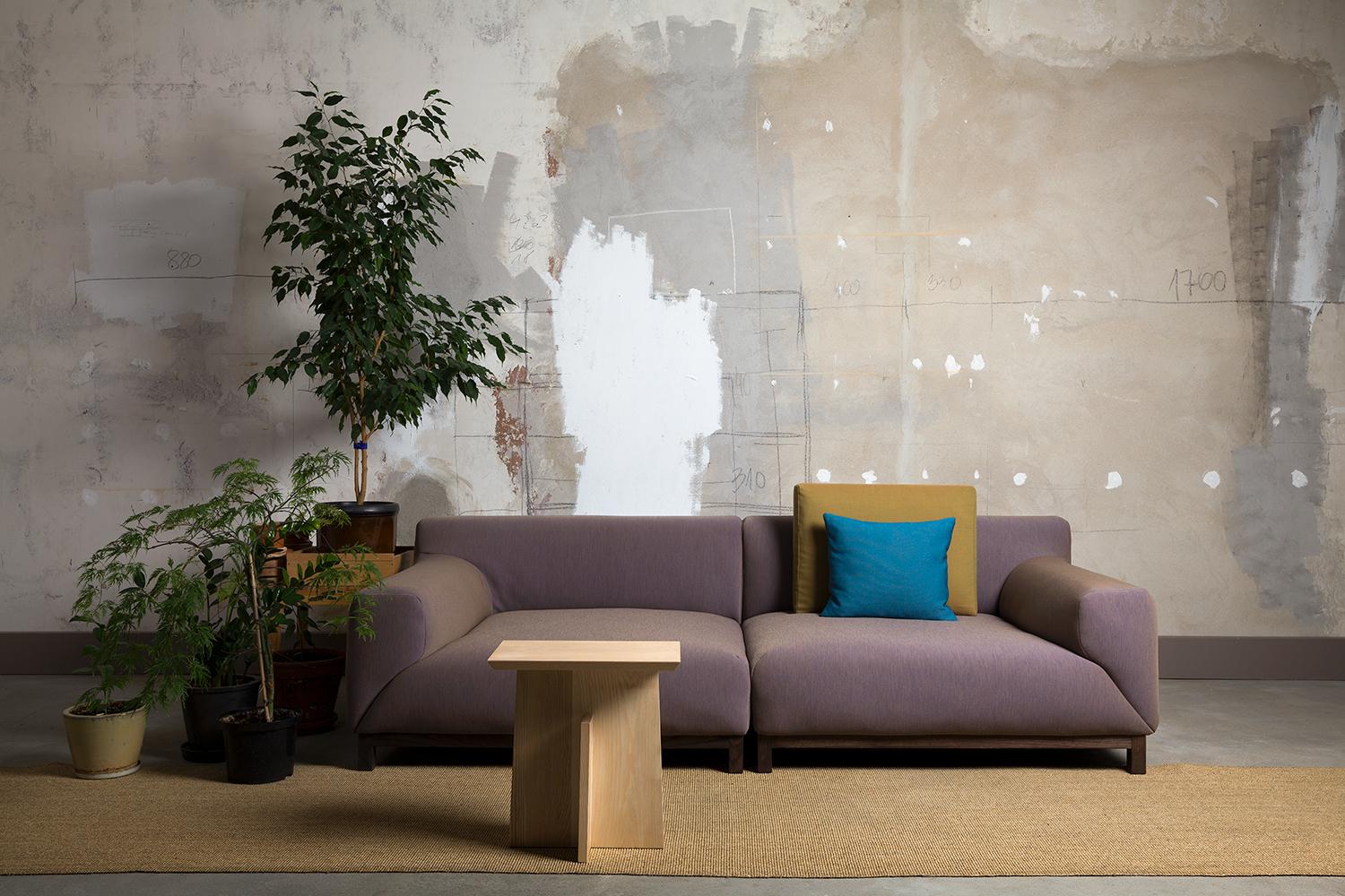 Favon von studio ziben ist ein modulares Sofa System. 