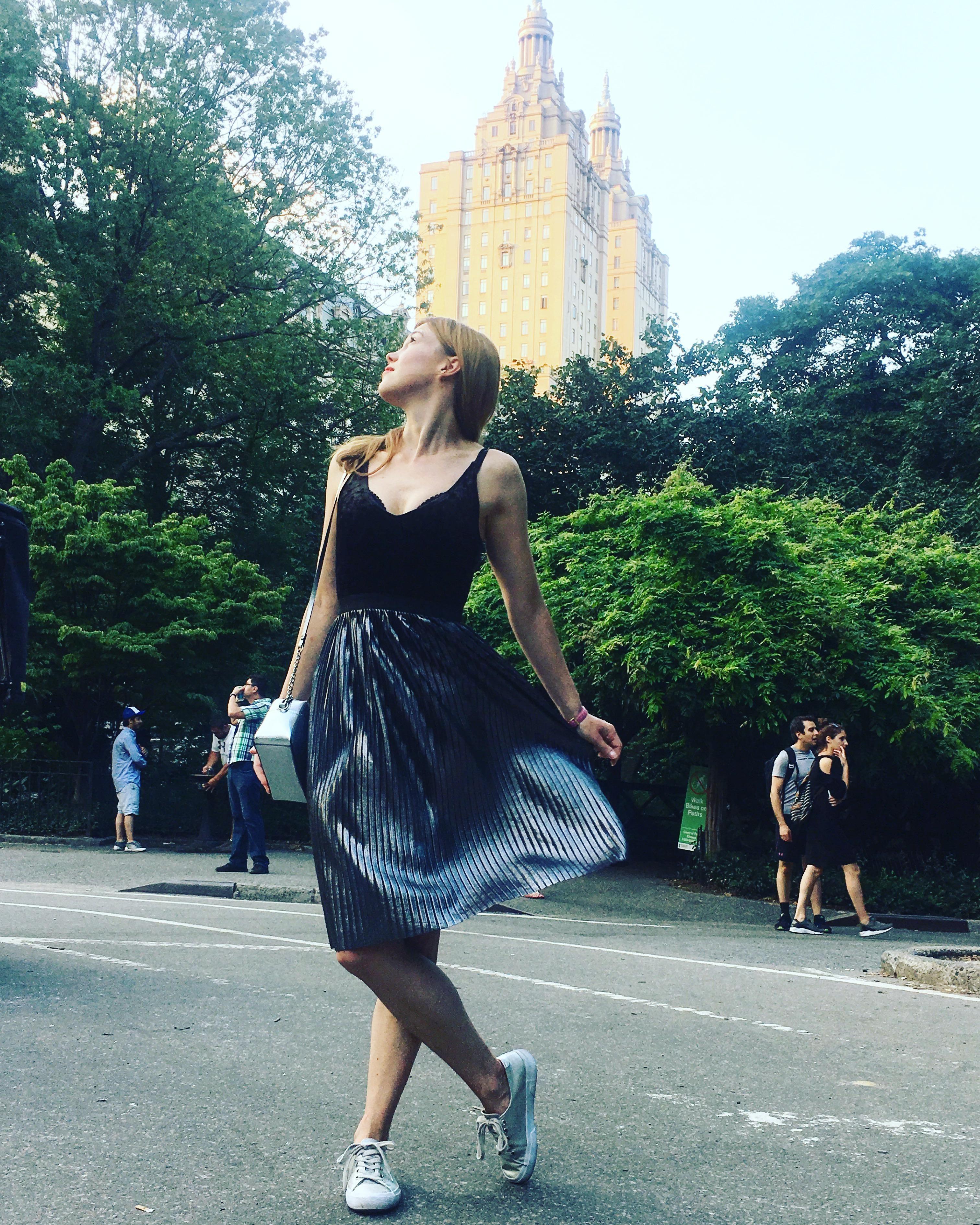 Feeling Good💕 #summervibes #goodtimes #newyork #streetstyle #skirt 