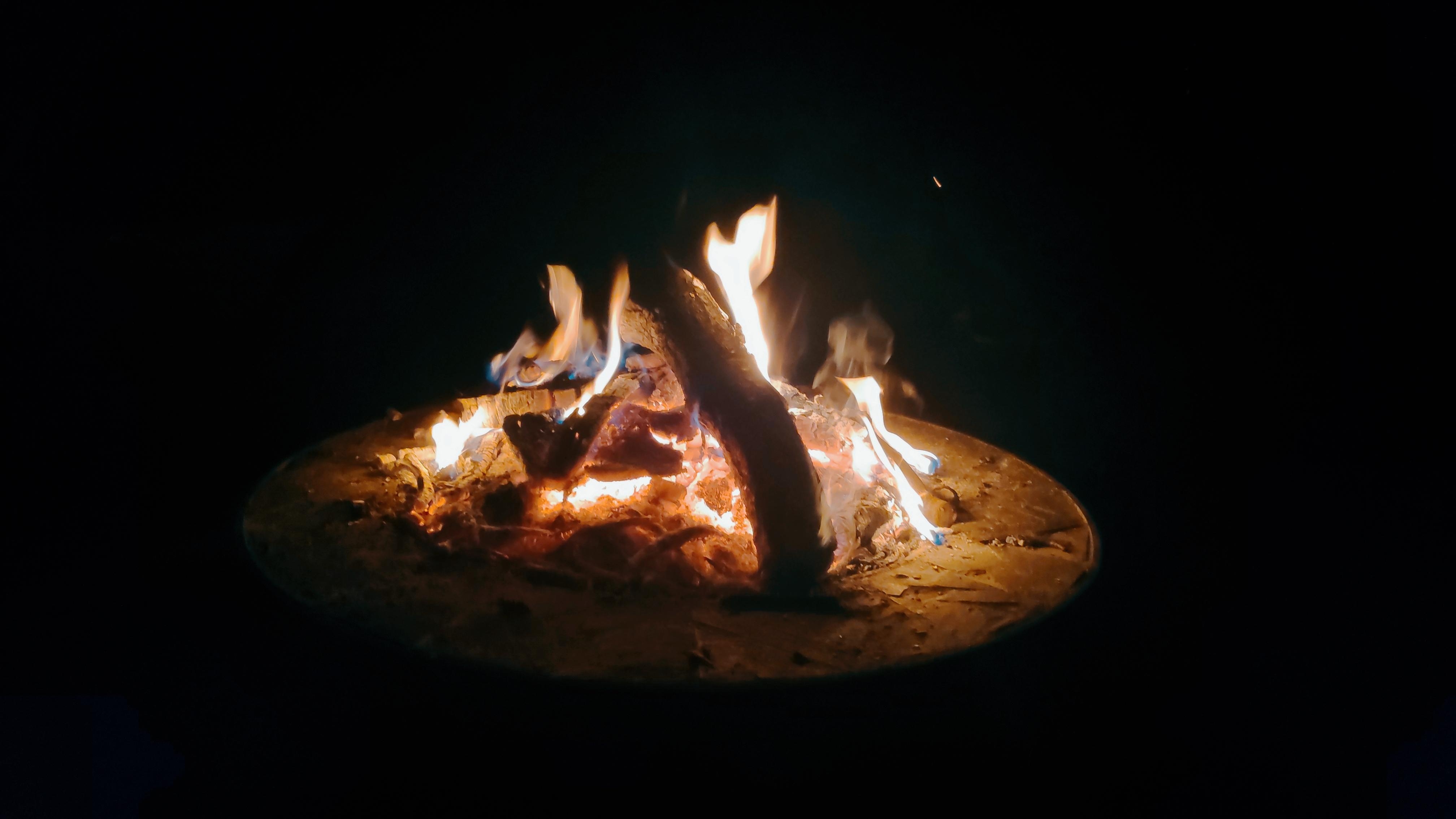 .Feuer.
#Feuer #Feuerschale #zusammenkommen #Abend #Urlaub #Gartenparty #Ursprung