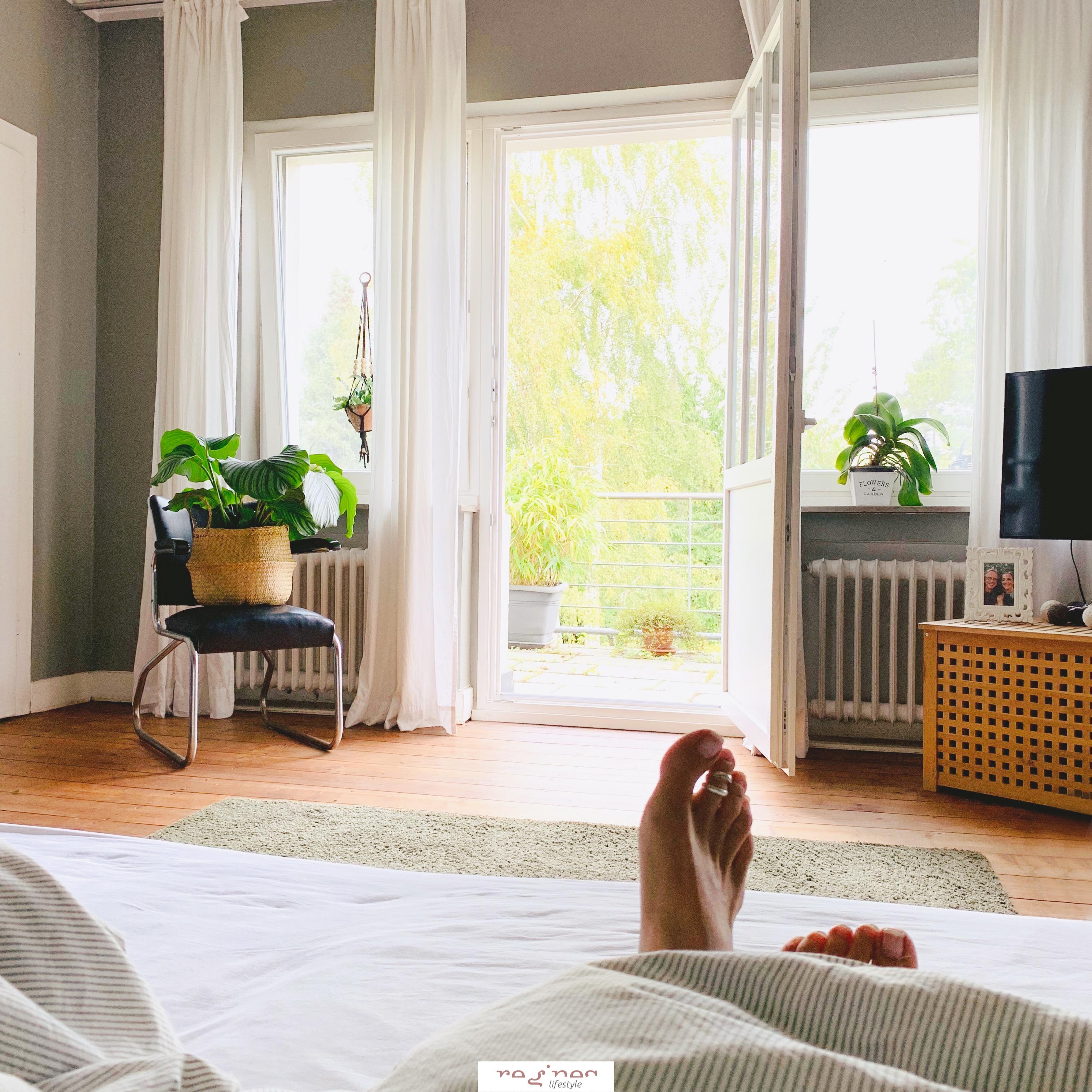 FᖇƐƖƬᗩG ᗪƐᖇ 13., ᗪᗩ ᗷᒪƐƖᗷƬ ᗰᗩᑎ ᗪOᑕh ᗷƐᔕᔕƐᖇ Ɩᗰ ᗷƐƬƬ 🛌

#bedroom #schlafzimmer #grünpflanzen #cozyliving #ausblick 